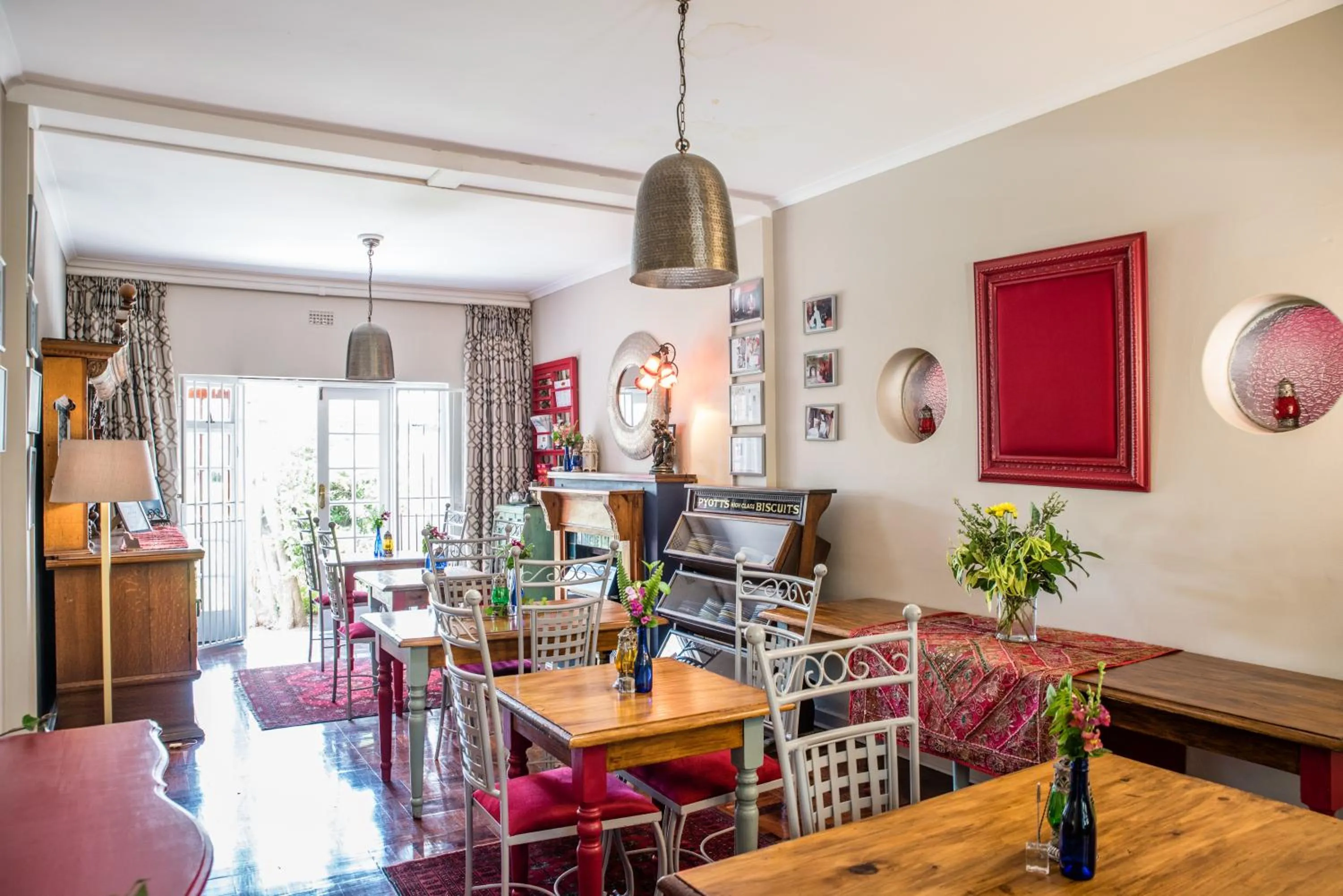 Dining area in 5th Avenue Gooseberry Guest House