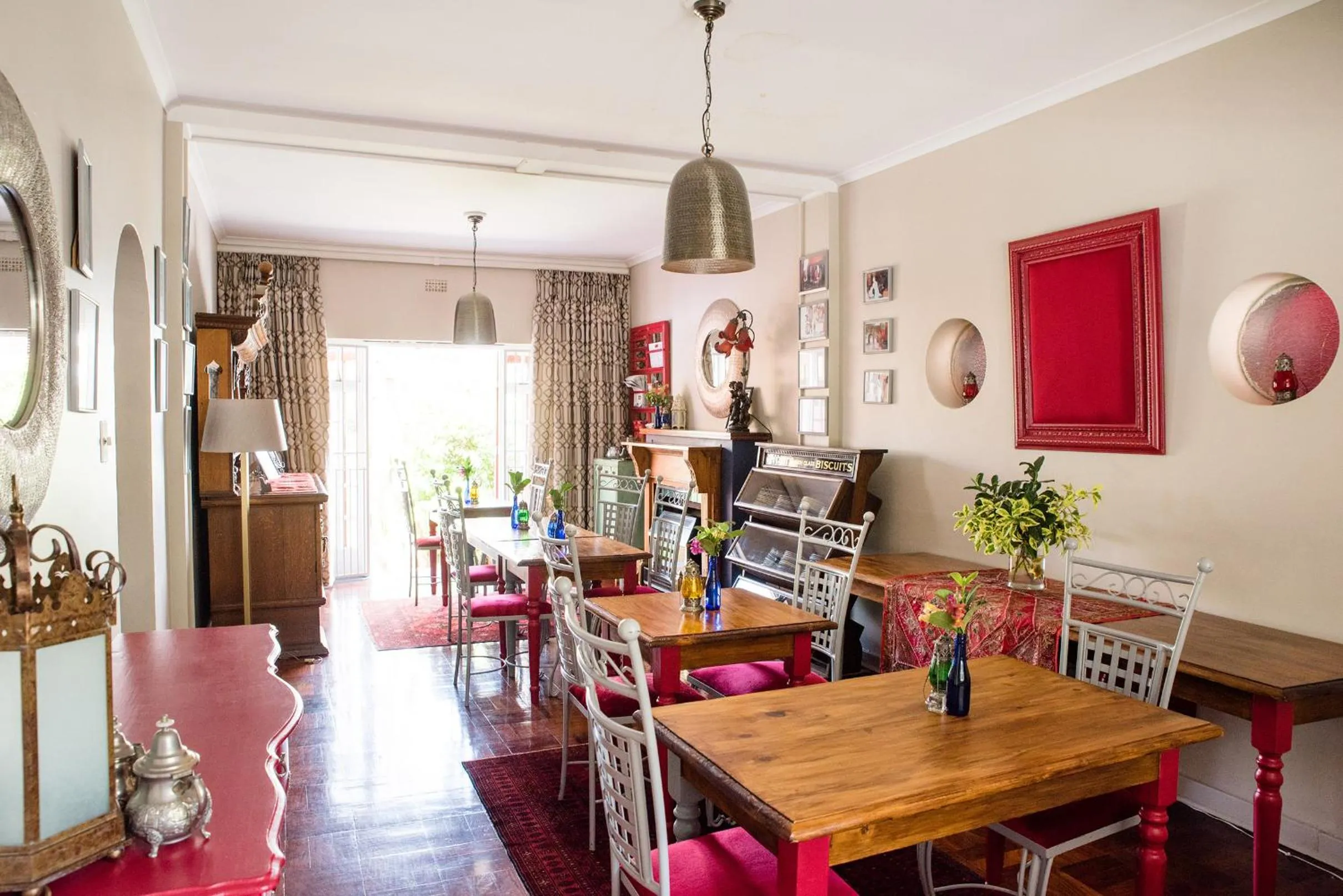 Dining area in 5th Avenue Gooseberry Guest House