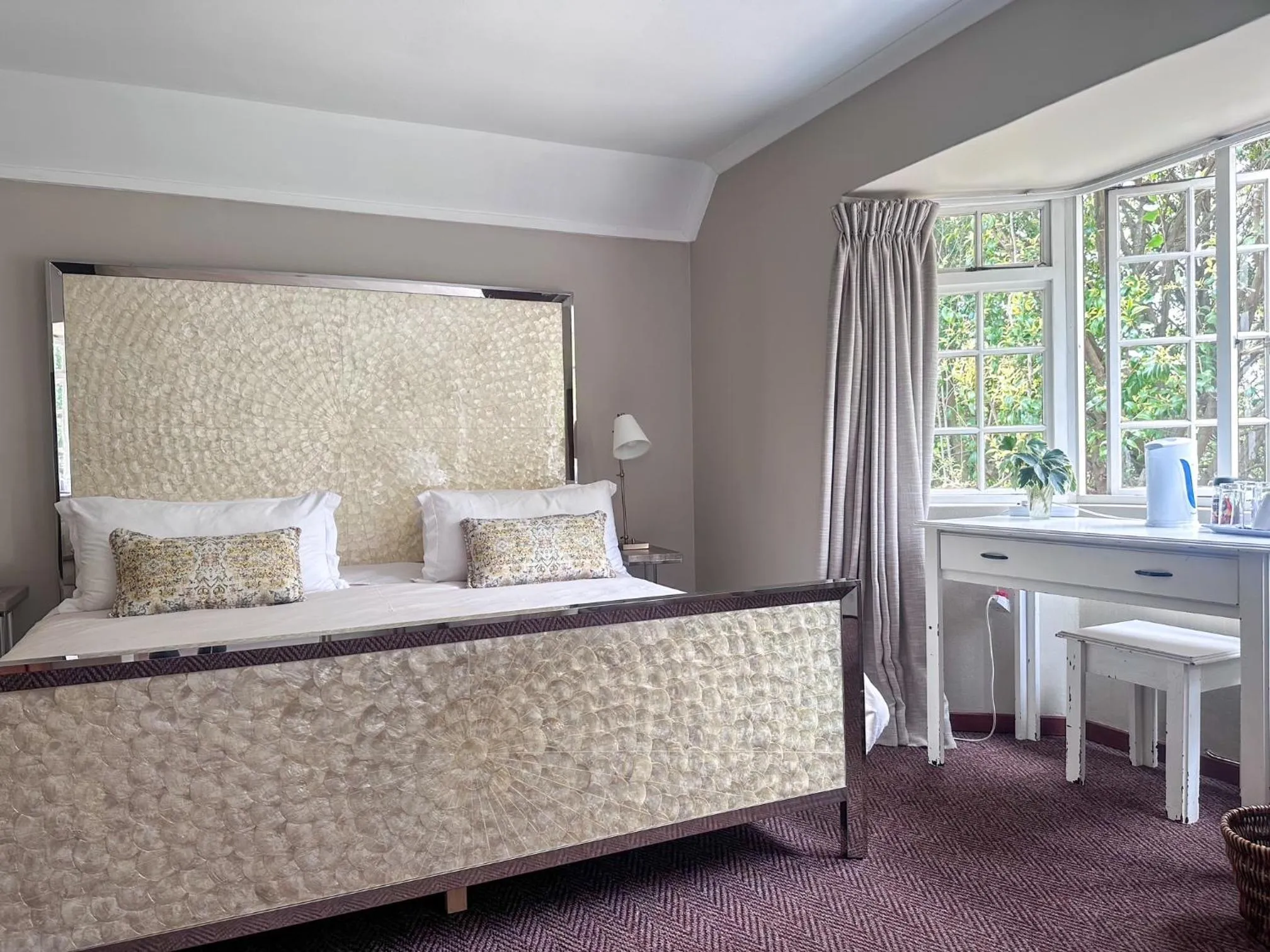 Bed in 5th Avenue Gooseberry Guest House