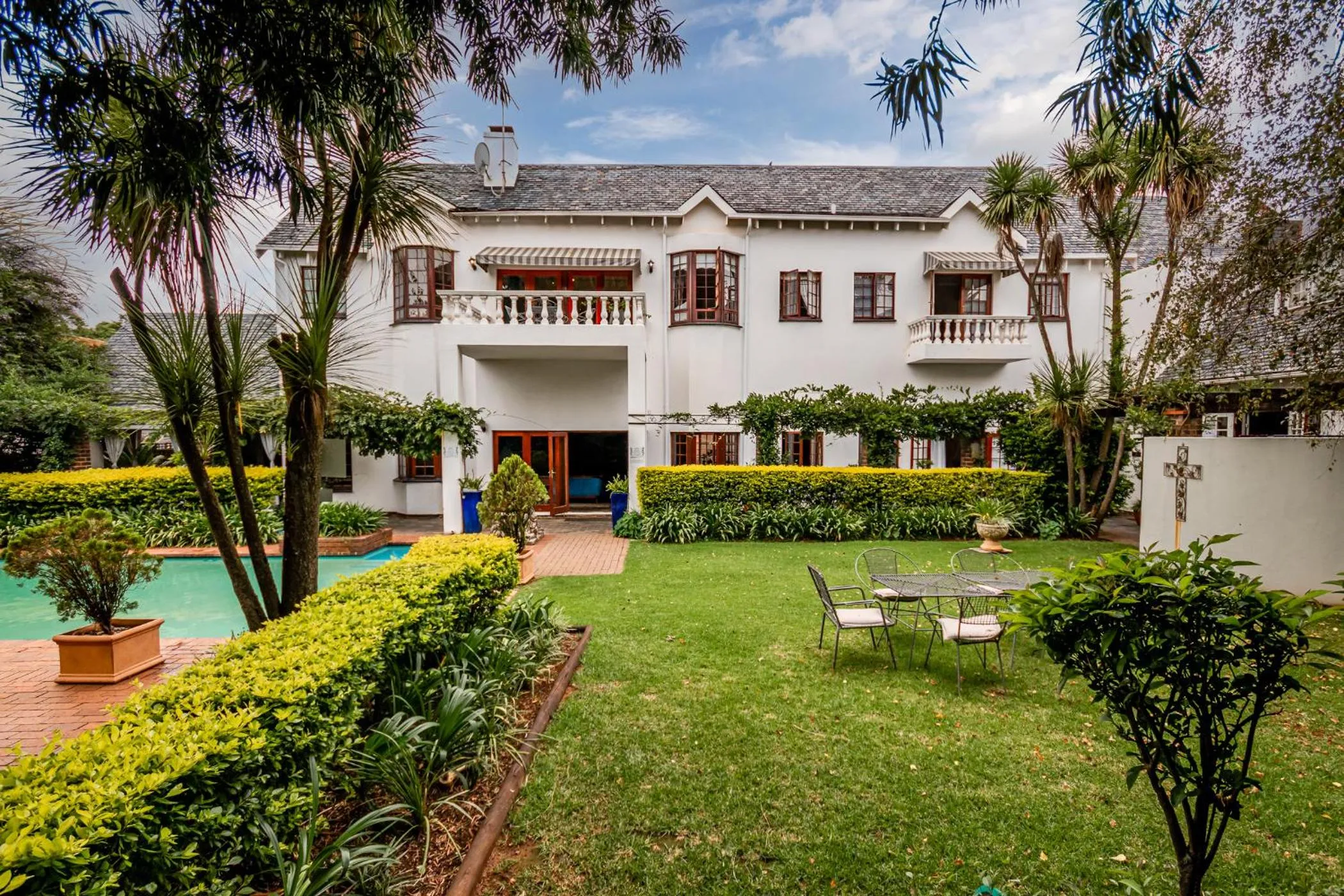 Property building in 5th Avenue Gooseberry Guest House