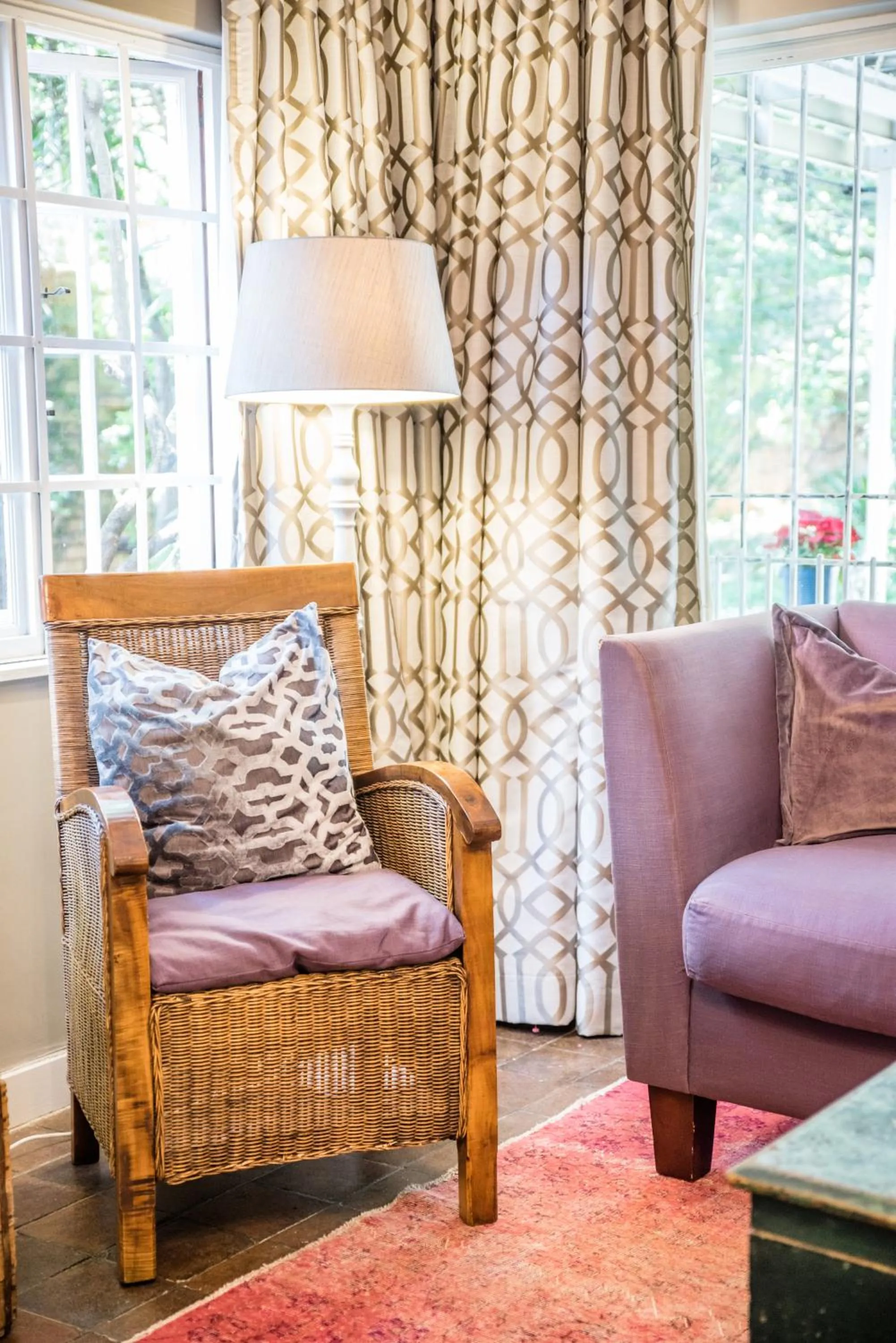 Living room in 5th Avenue Gooseberry Guest House