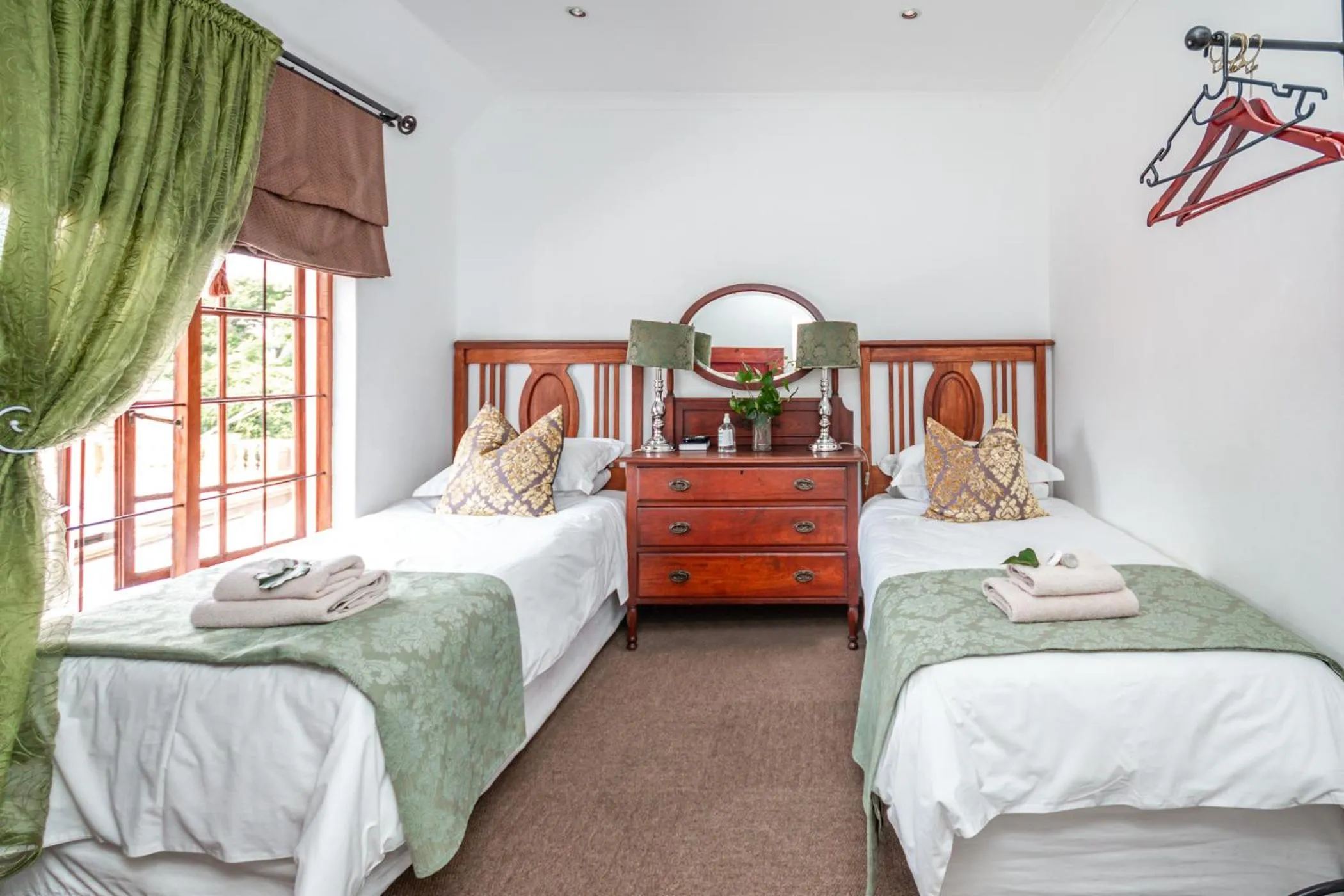 Photo of the whole room, Bed in 5th Avenue Gooseberry Guest House
