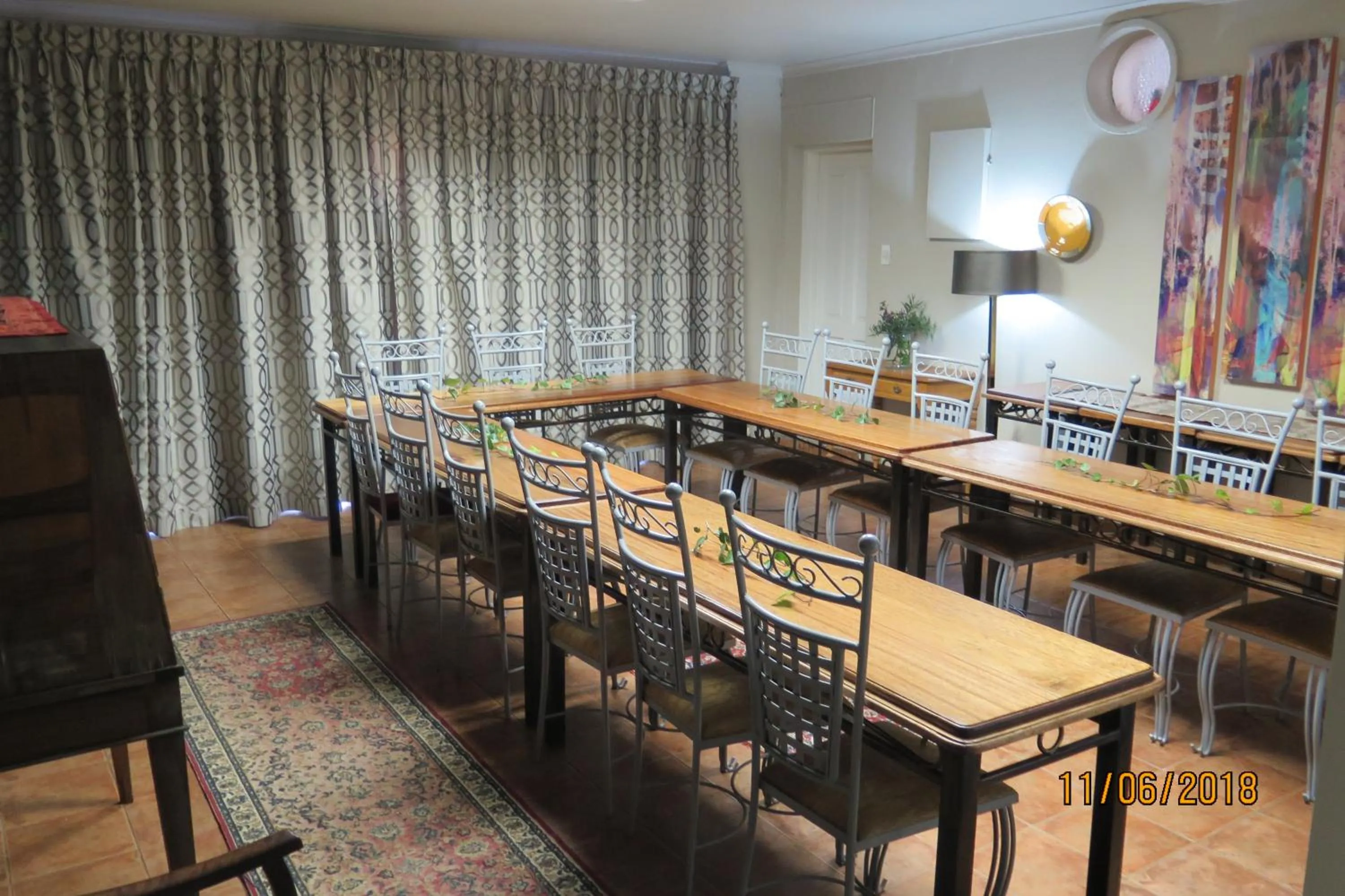 Meeting/conference room in 5th Avenue Gooseberry Guest House