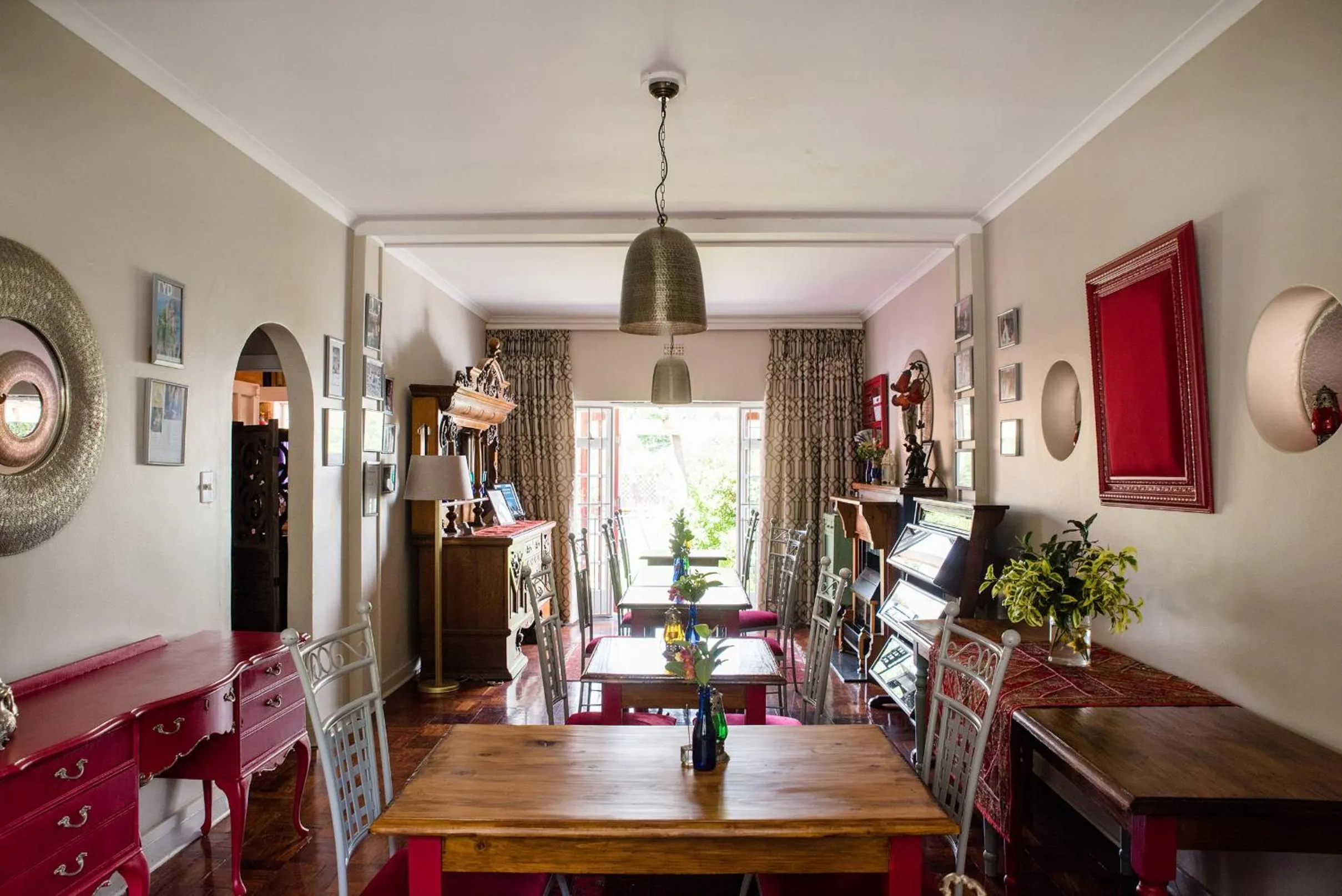 Dining area in 5th Avenue Gooseberry Guest House