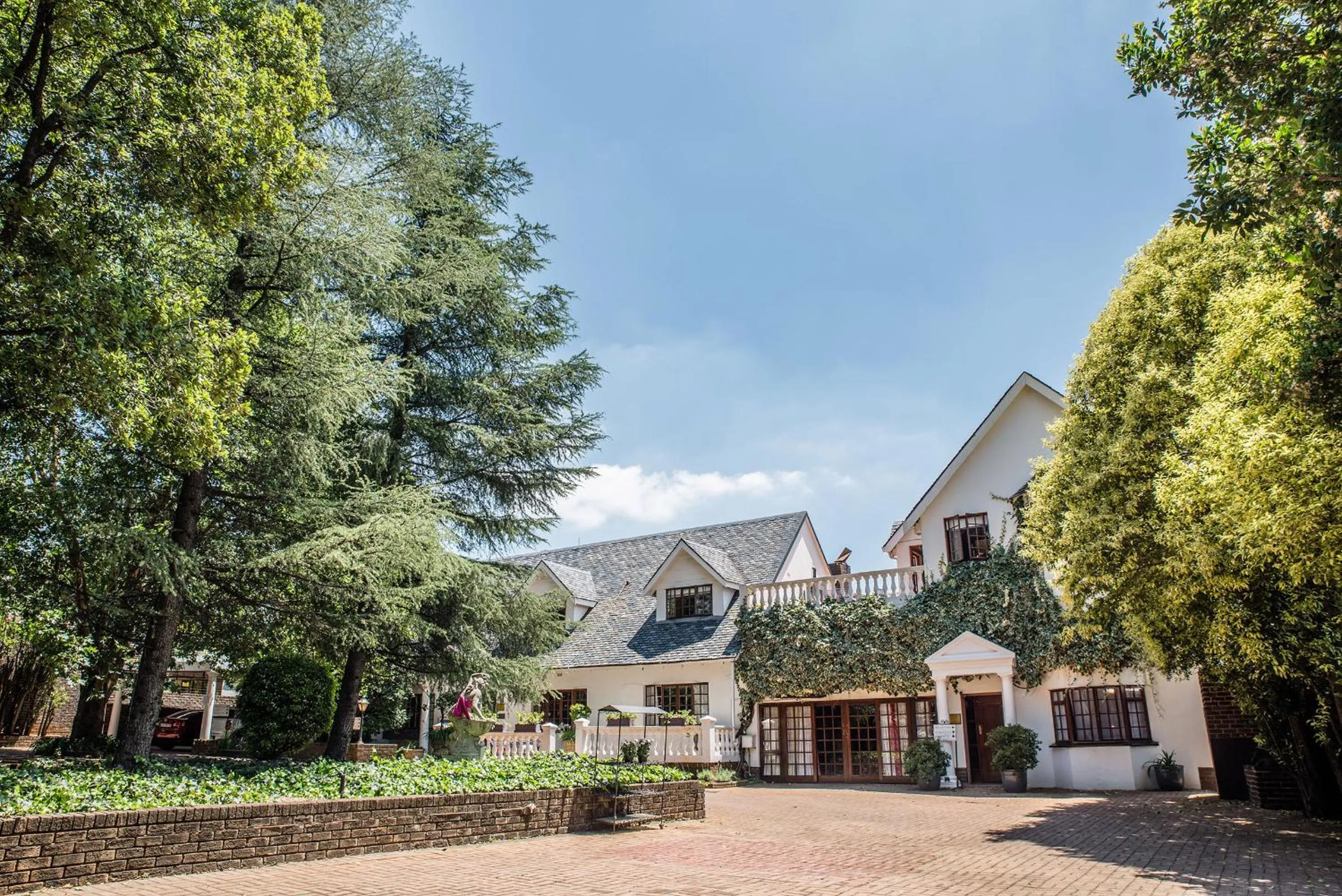 Property building in 5th Avenue Gooseberry Guest House