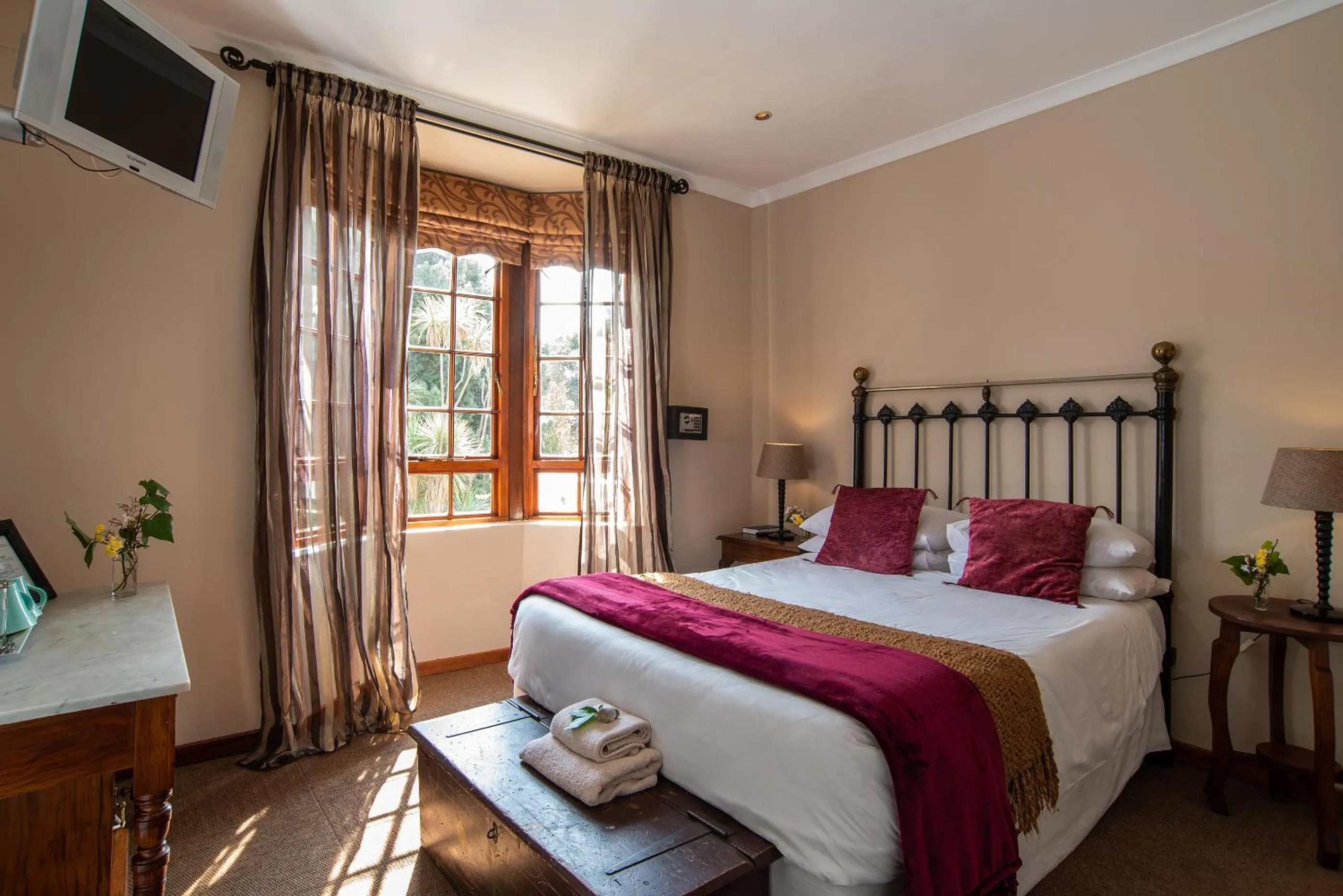 Bedroom, Bed in 5th Avenue Gooseberry Guest House