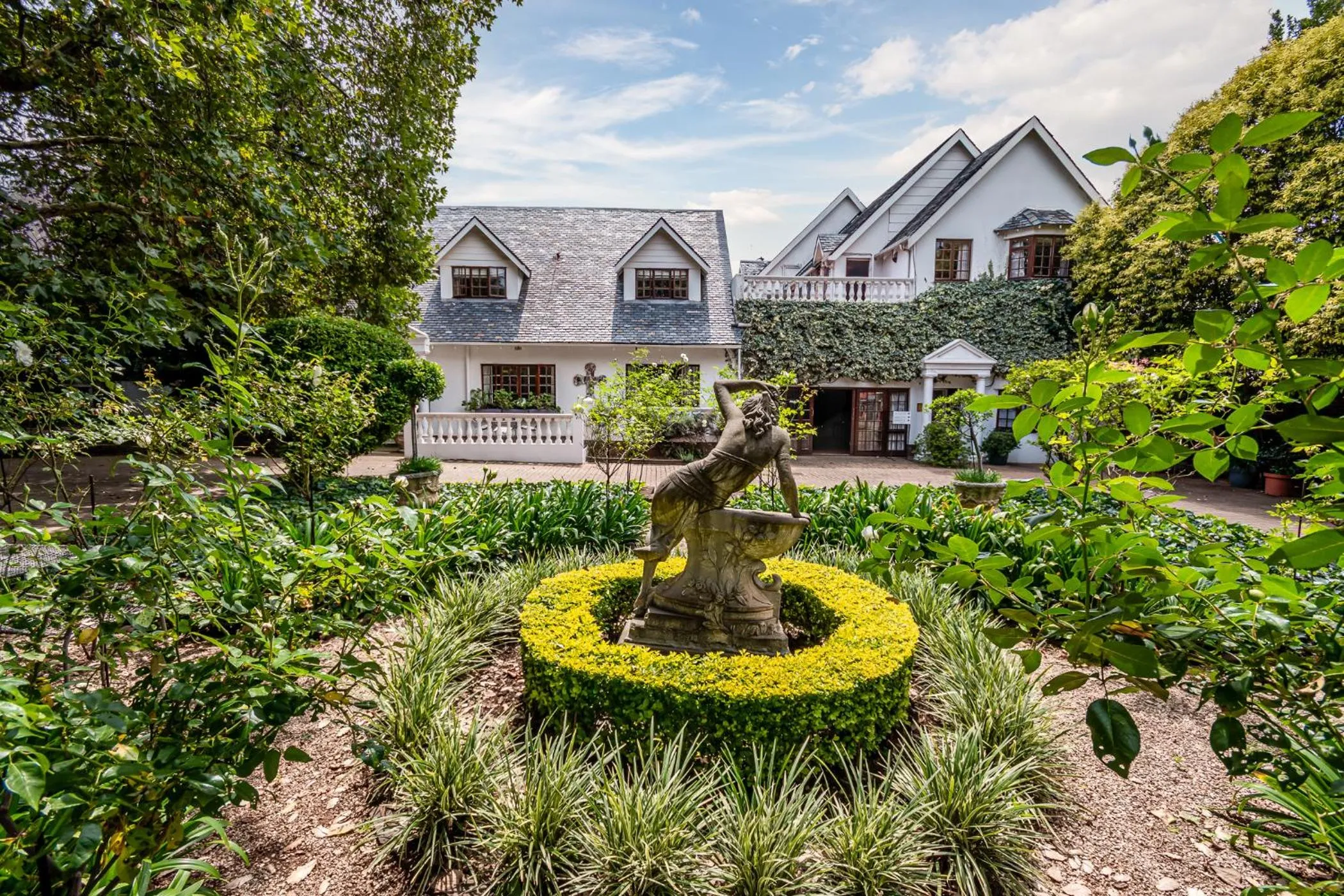 Property building in 5th Avenue Gooseberry Guest House