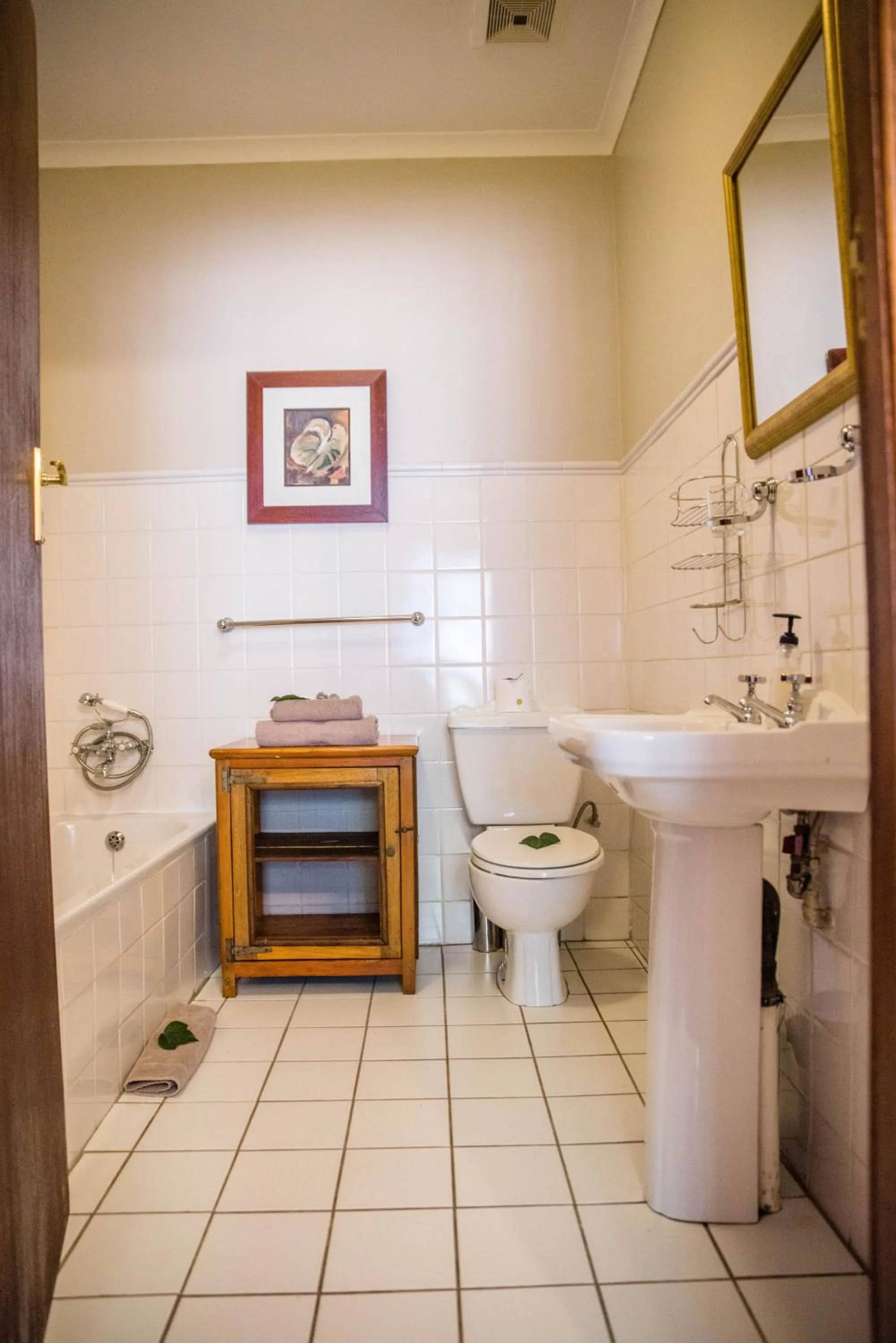 Toilet in 5th Avenue Gooseberry Guest House