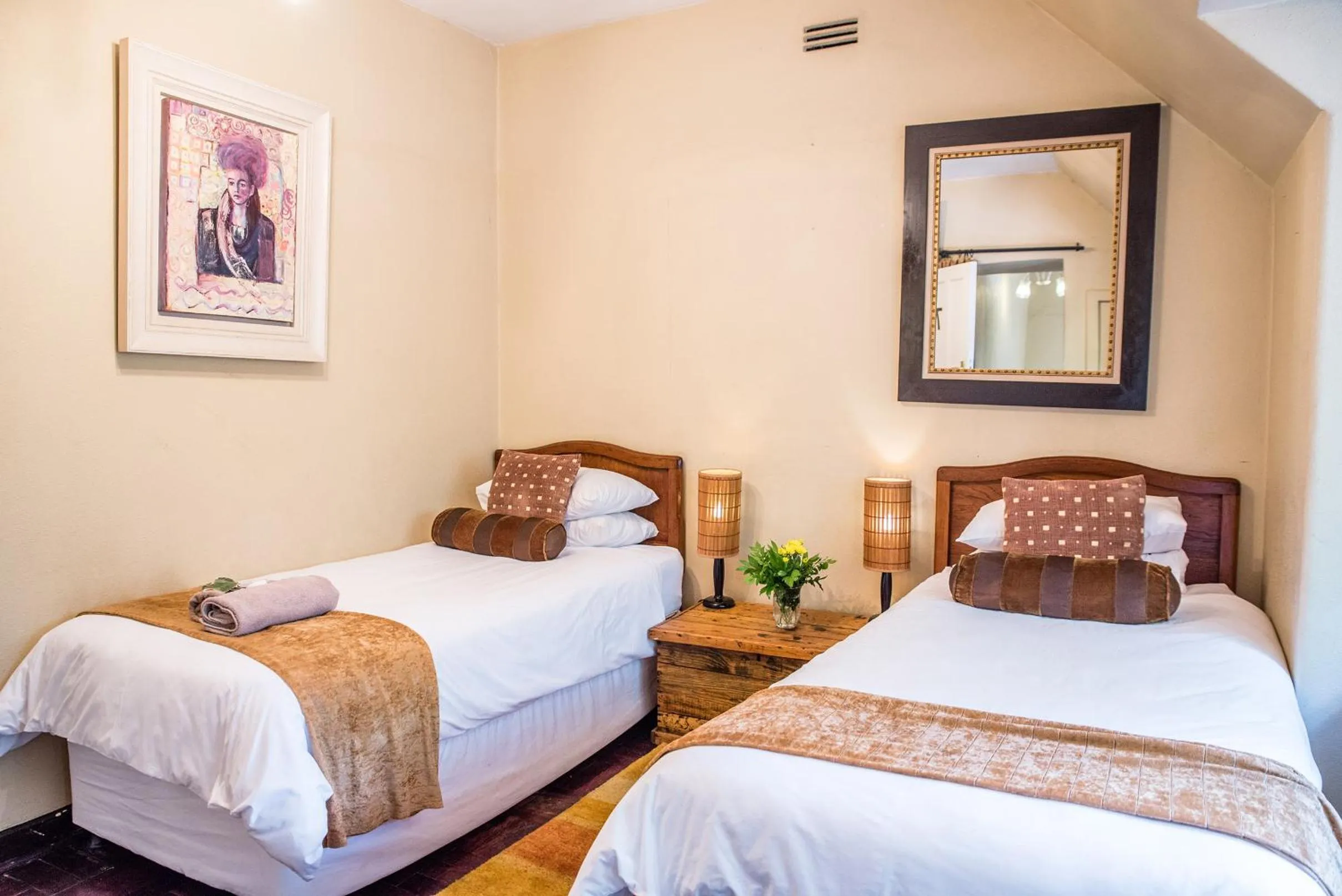 Bedroom, Bed in 5th Avenue Gooseberry Guest House