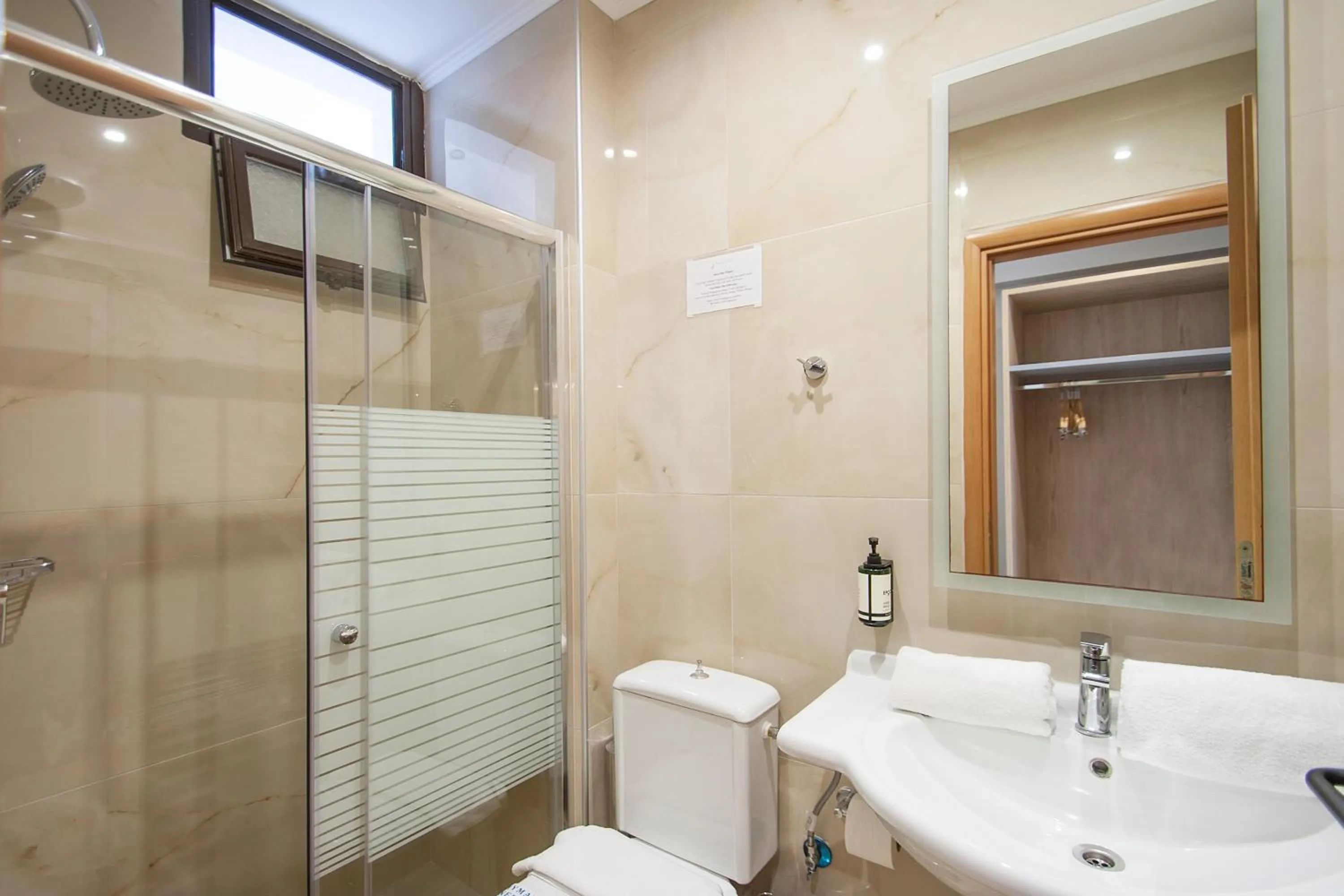 Bathroom in Hotel Punta