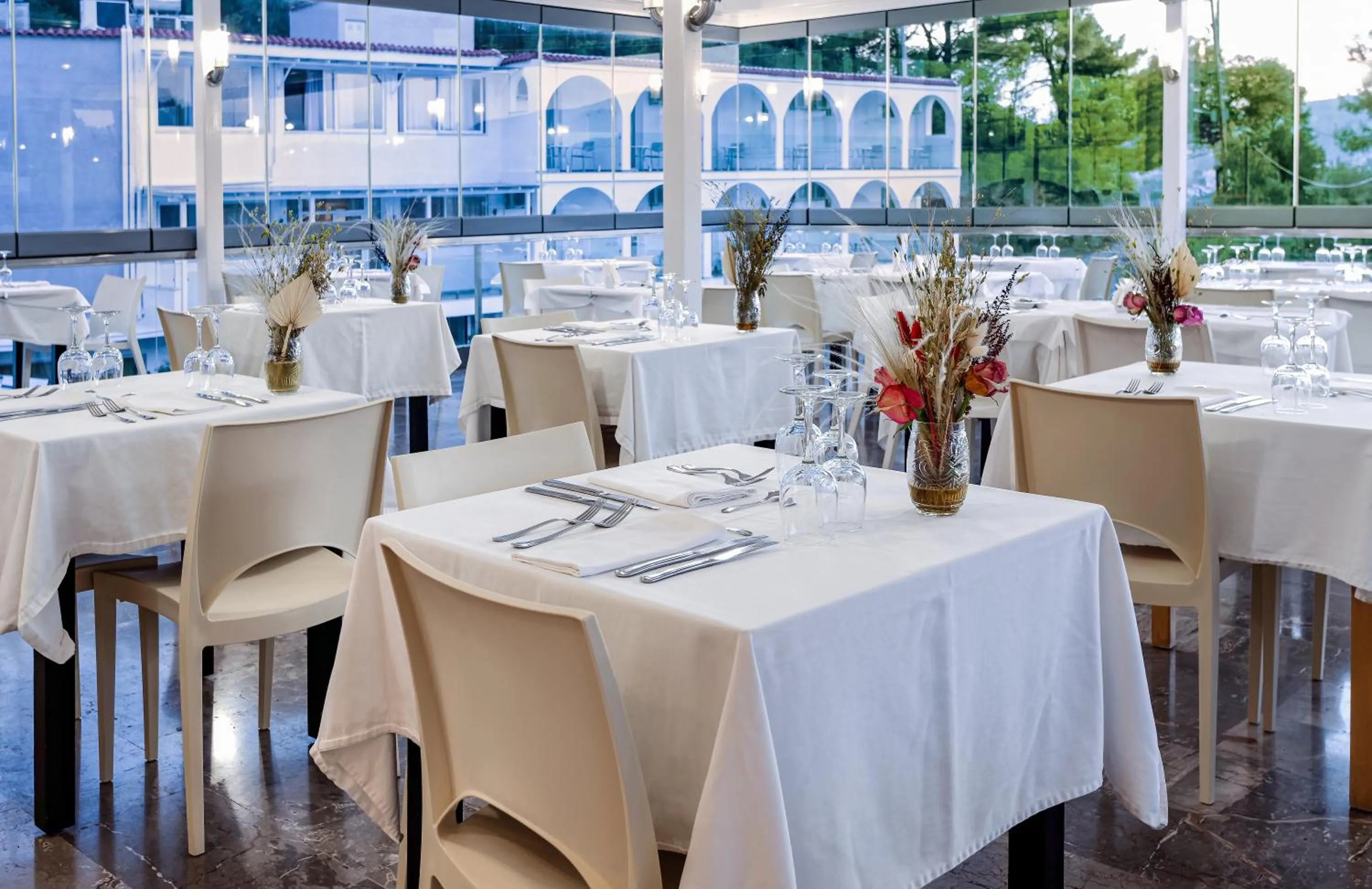 Restaurant/places to eat in Hotel Punta