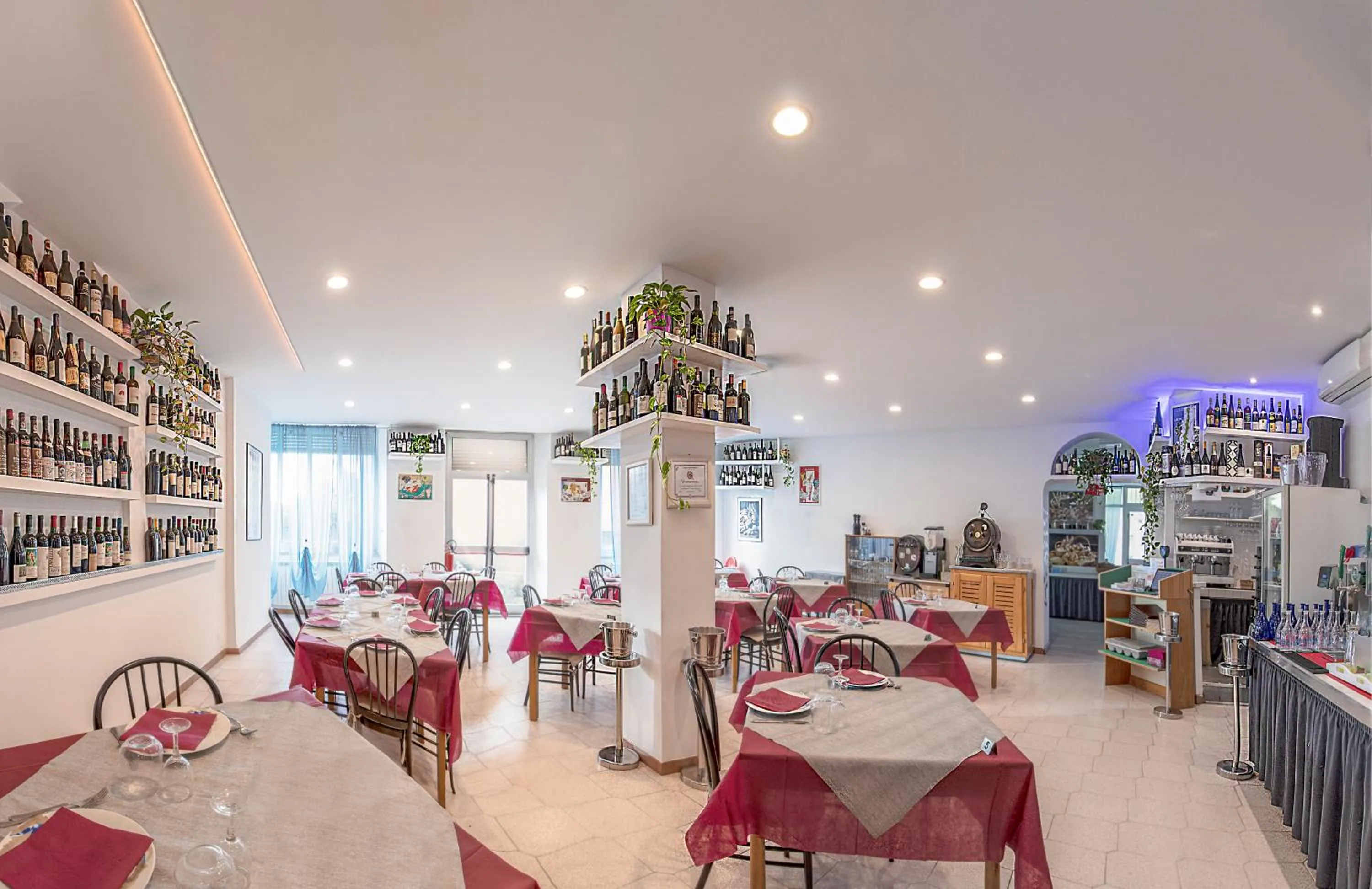 Restaurant/places to eat in Villa Pozzi