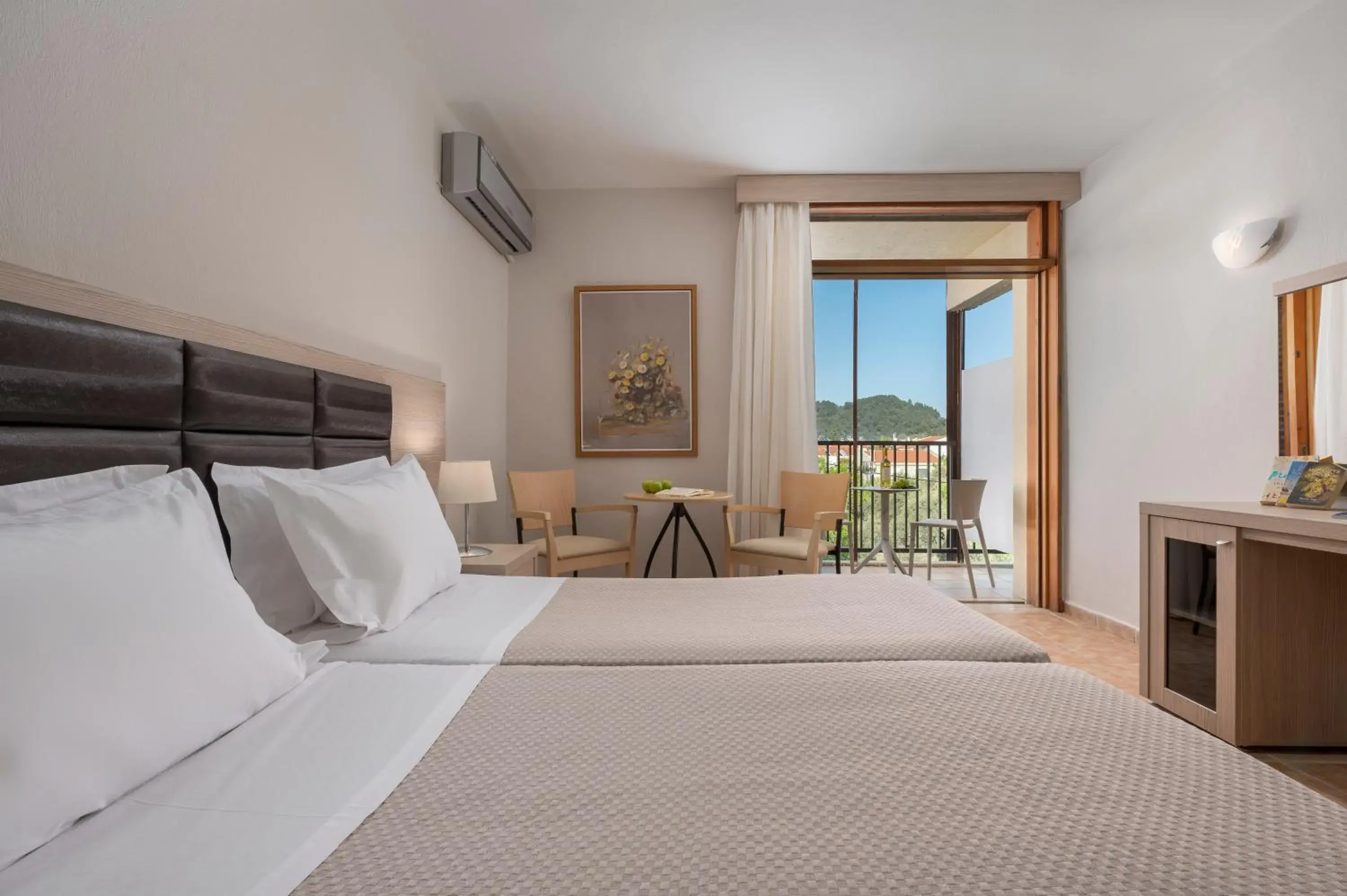 Photo of the whole room, Bed in Alkyon Photo of the whole room, Bed in Alkyon