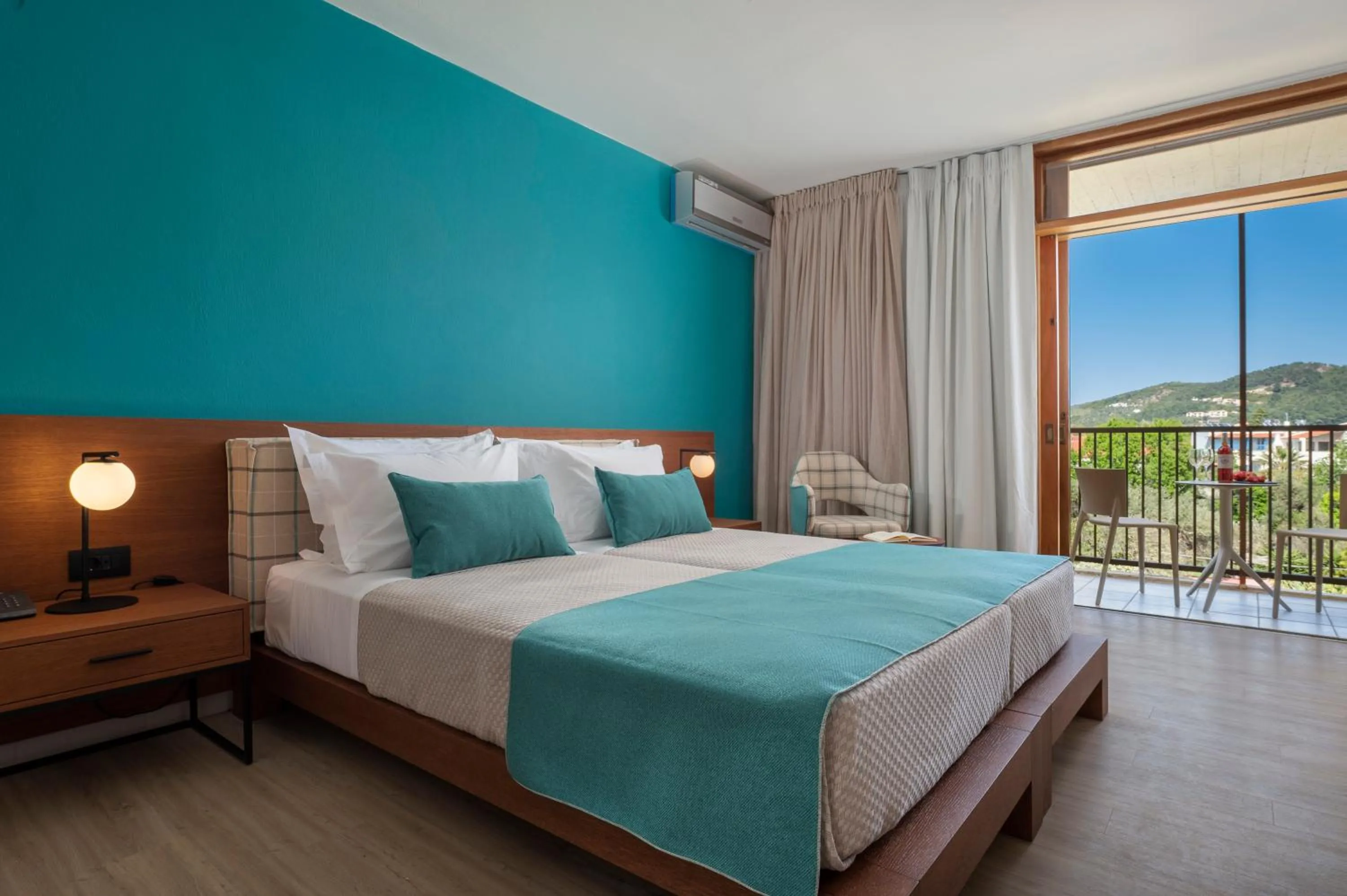 Photo of the whole room, Bed in Alkyon