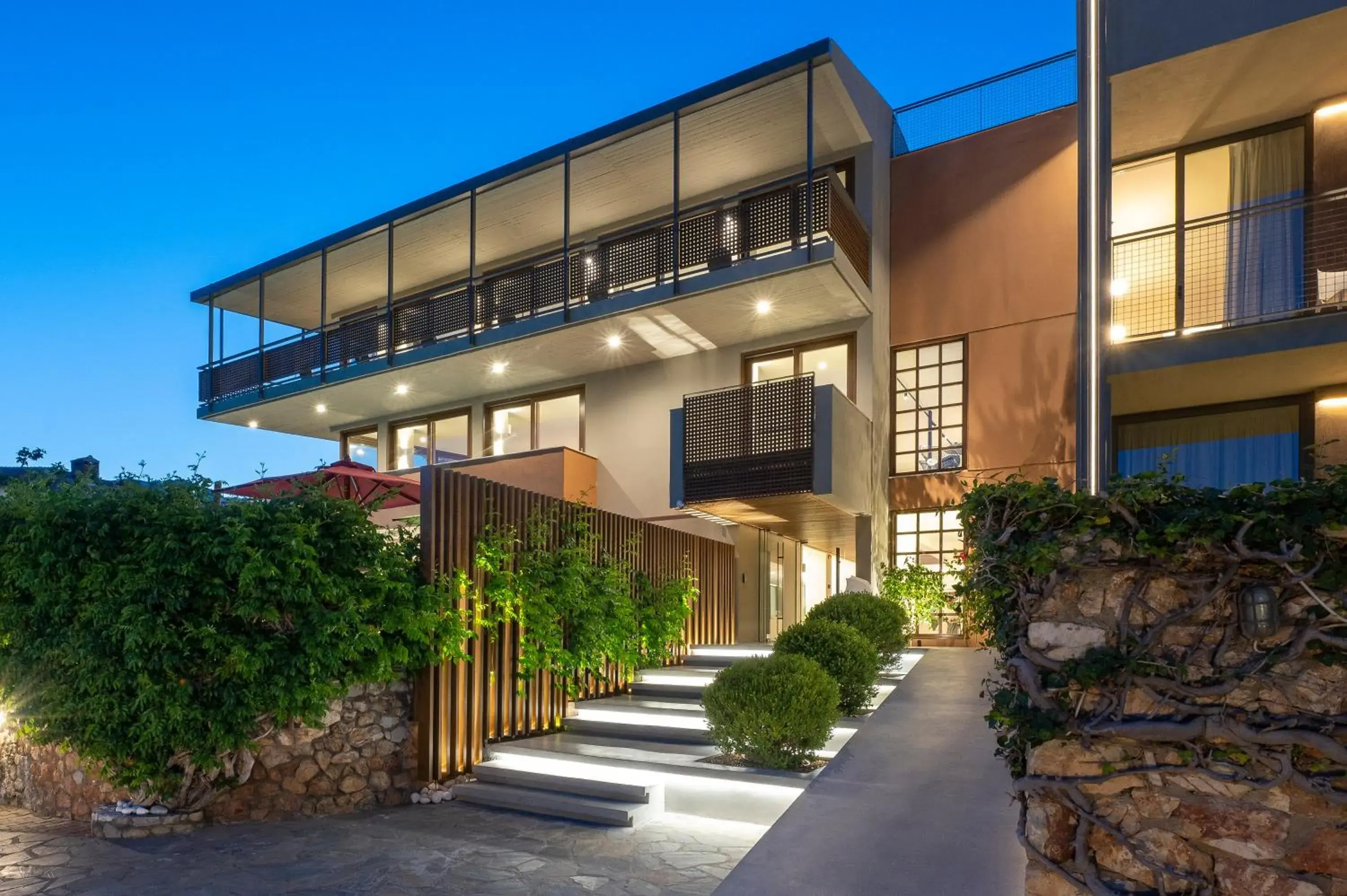 Property building in Alkyon Property building in Alkyon