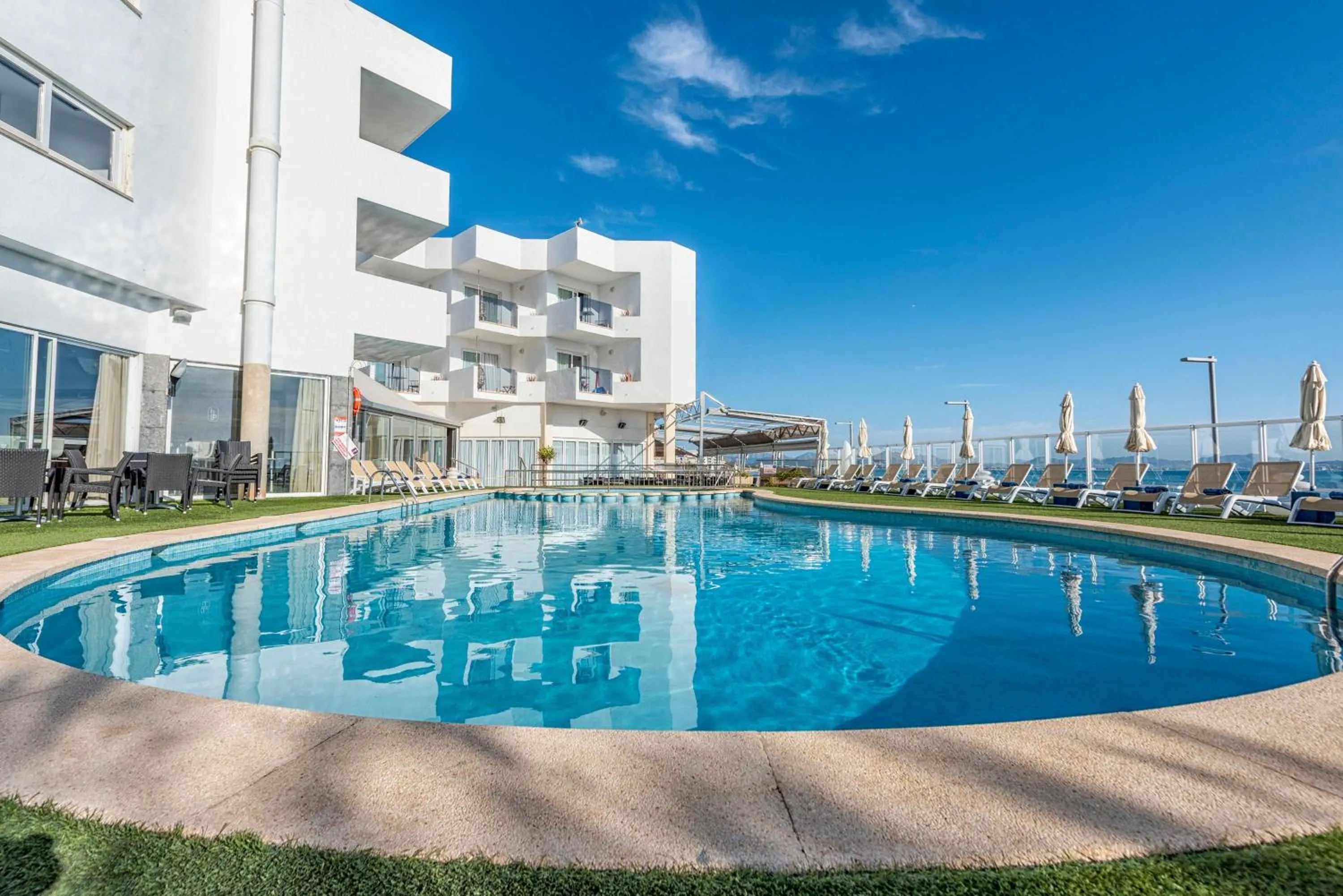 Swimming pool in Hotel THB Gran Bahía