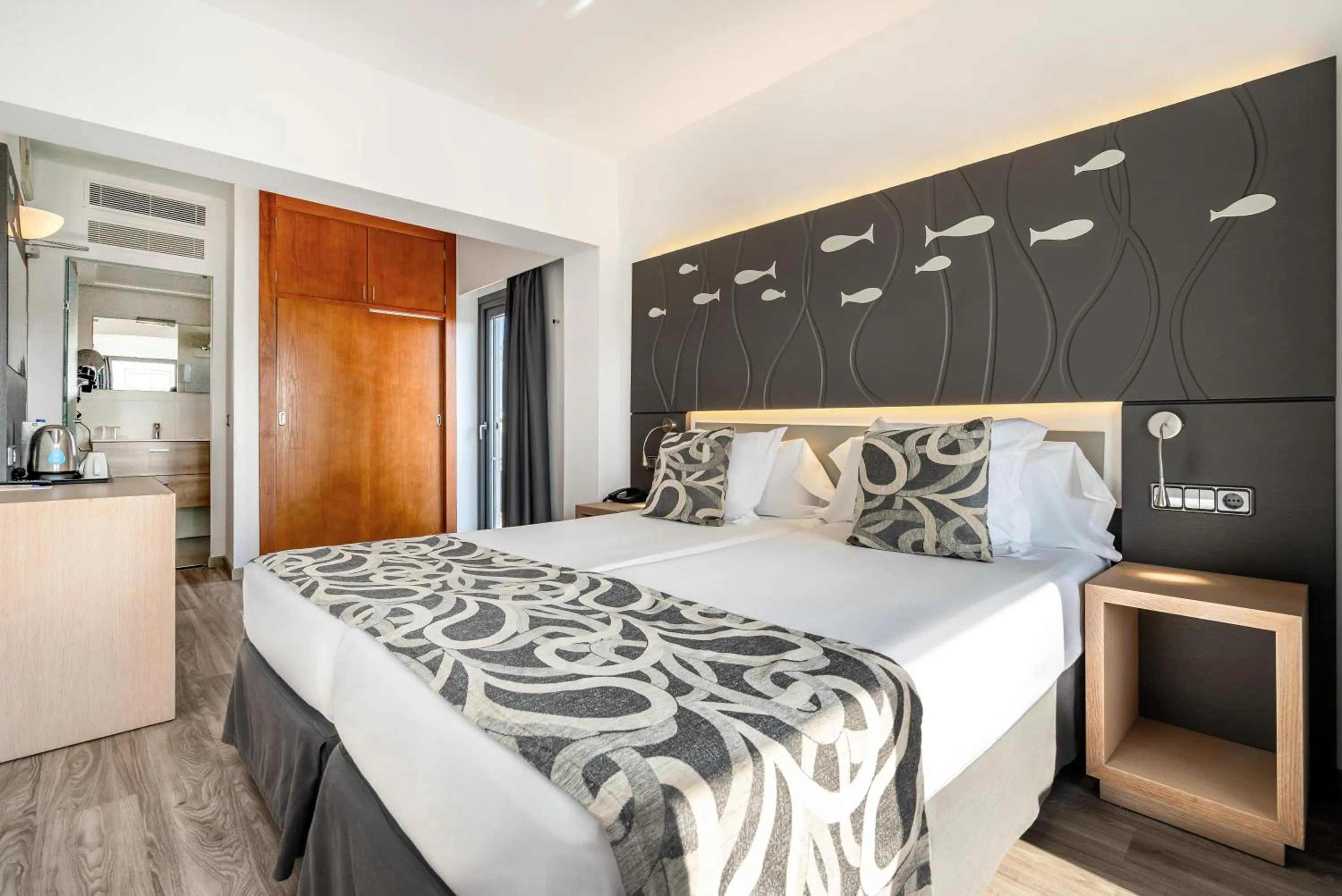 Photo of the whole room, Bed in Hotel THB Gran Bahía