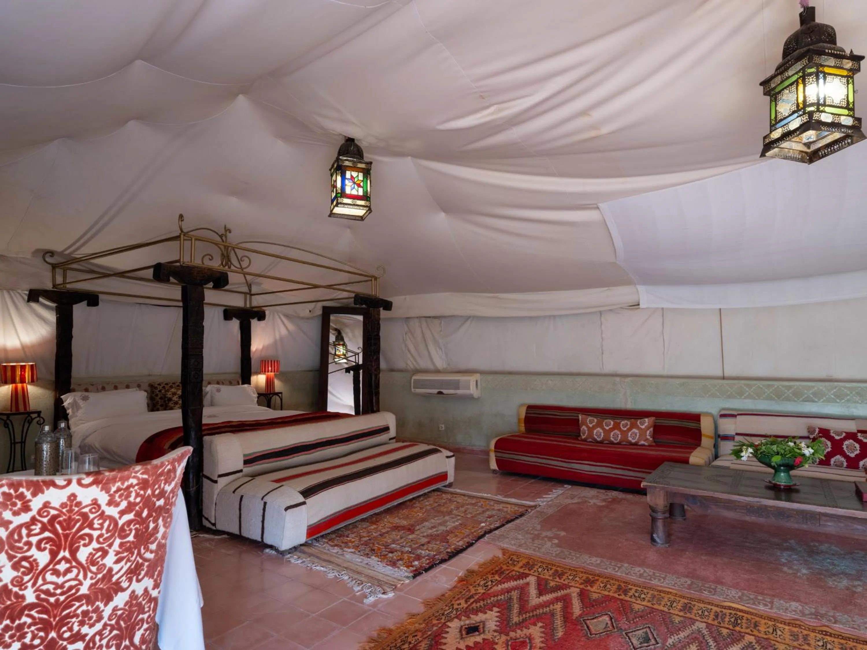Bed in Kasbah Agafay Hotel & Spa