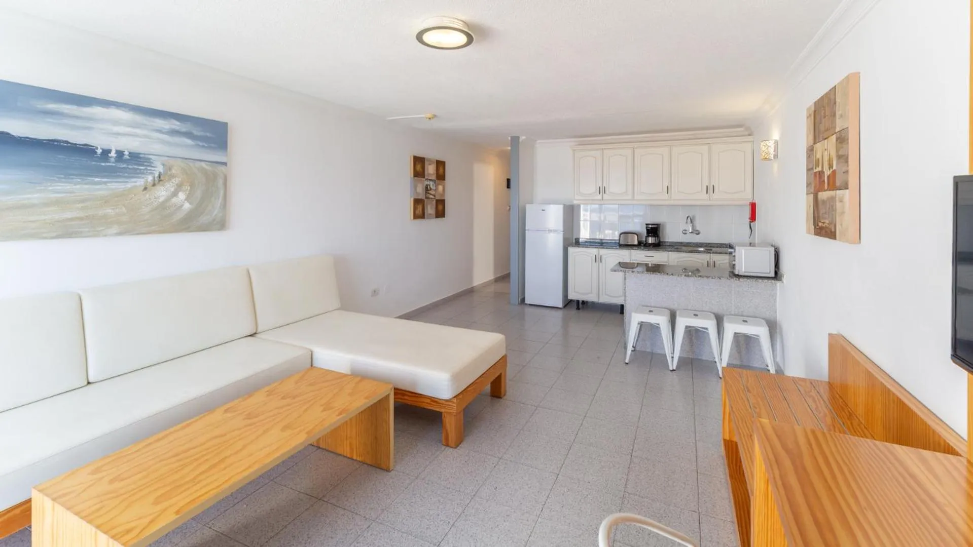 Kitchen or kitchenette in Ereza Apartamentos Los Hibiscos - Adults Only