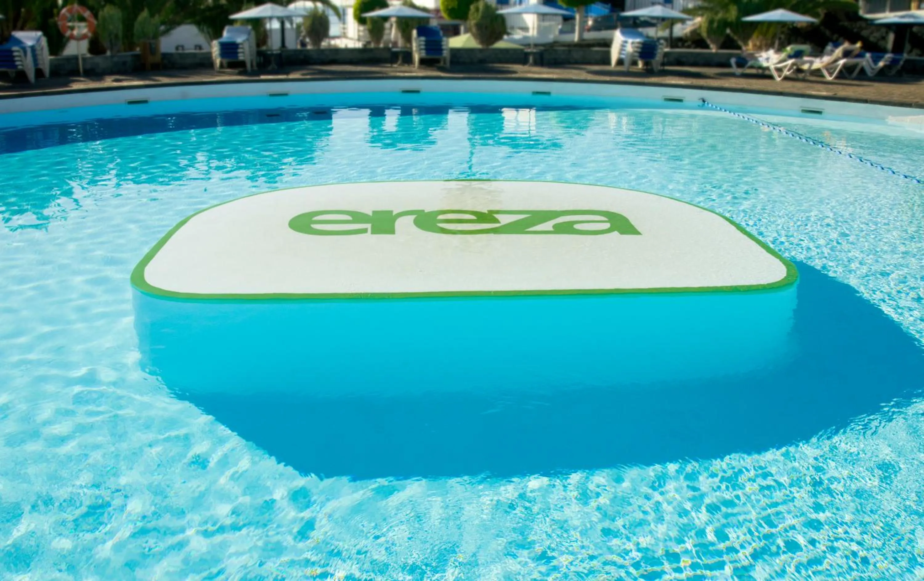 Swimming pool in Ereza Apartamentos Los Hibiscos - Adults Only