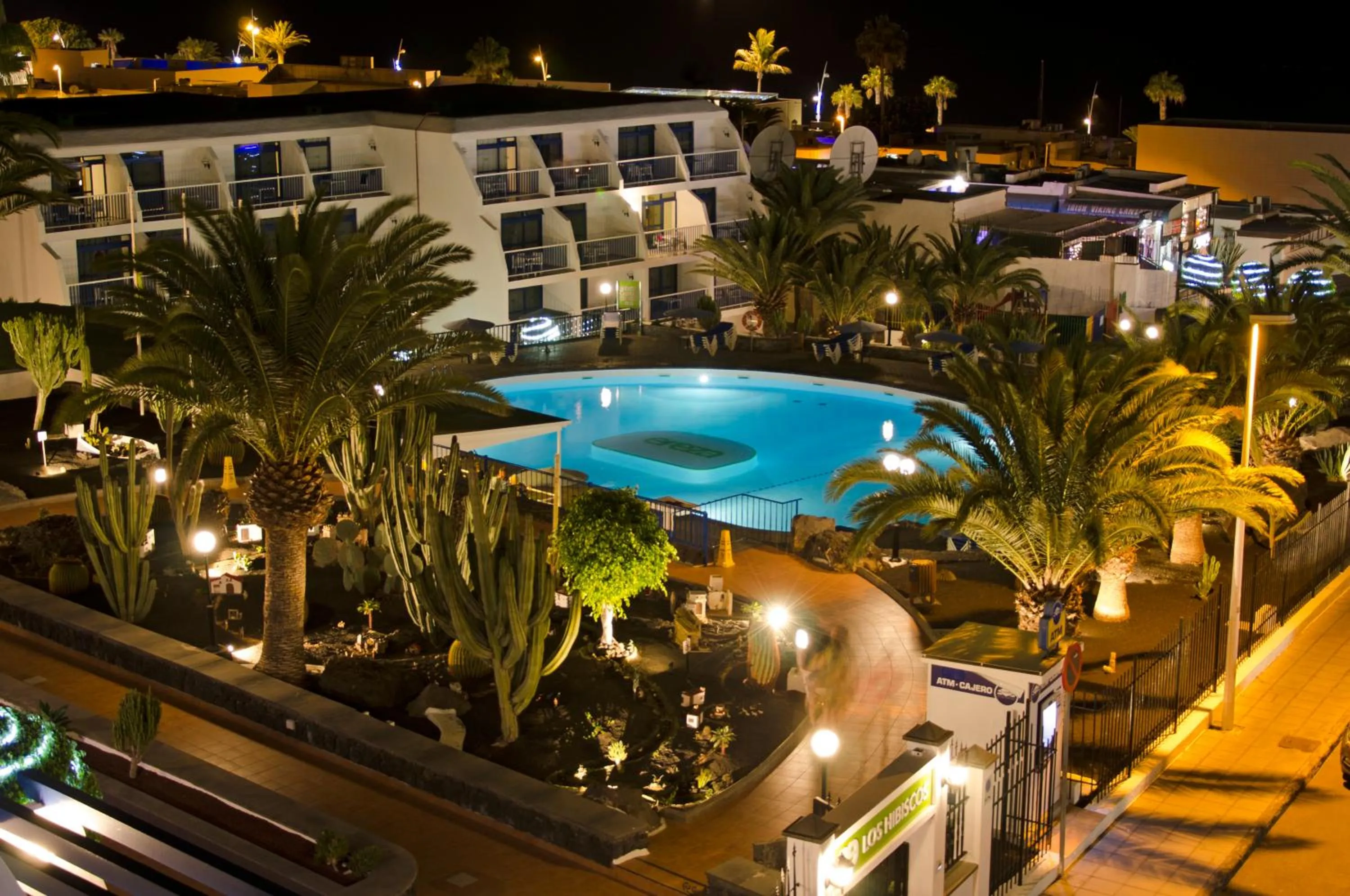 Swimming pool in Ereza Apartamentos Los Hibiscos - Adults Only