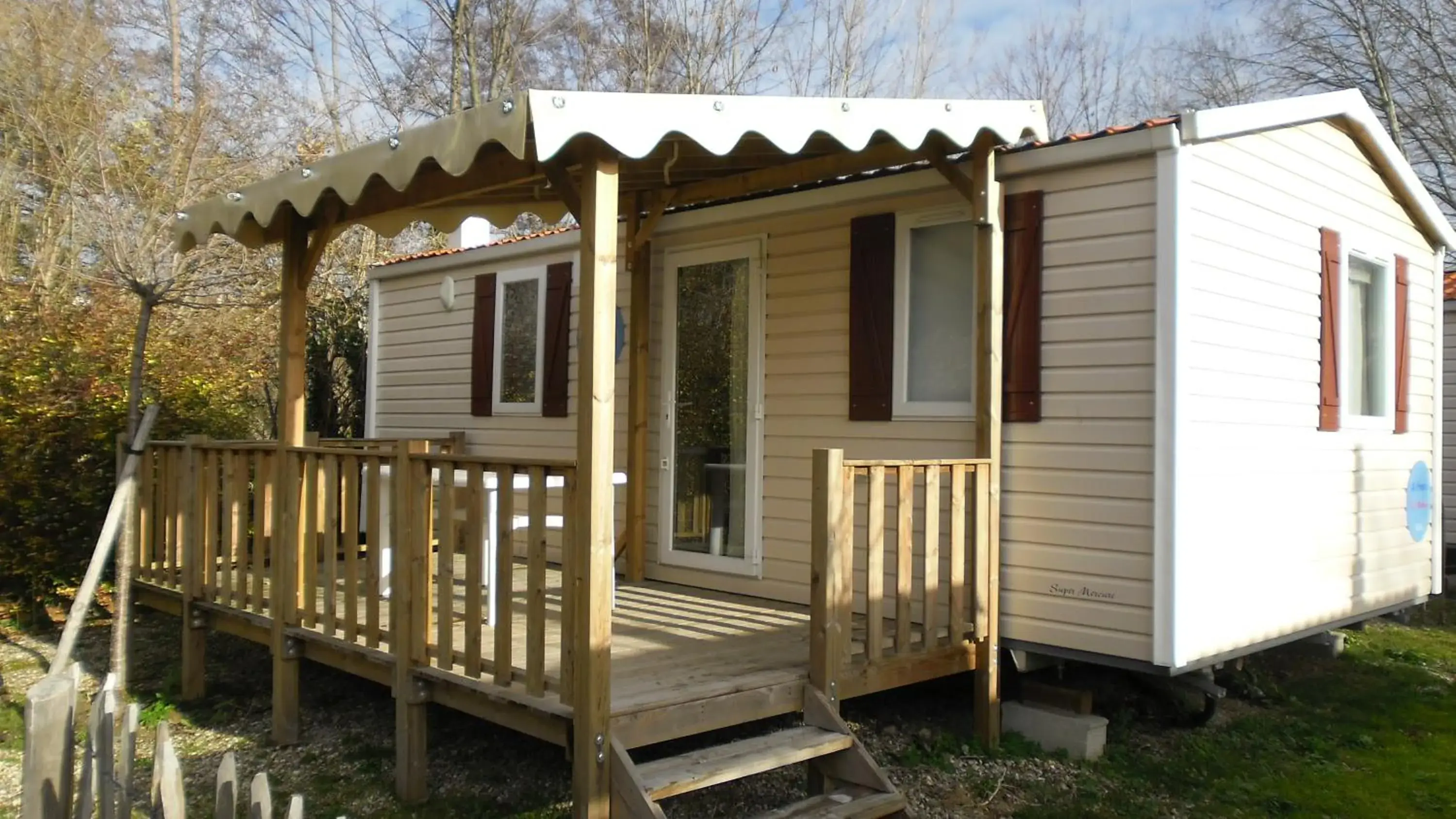 Two-Bedroom Villa in Camping Paris-Est Two-Bedroom Villa in Camping Paris-Est