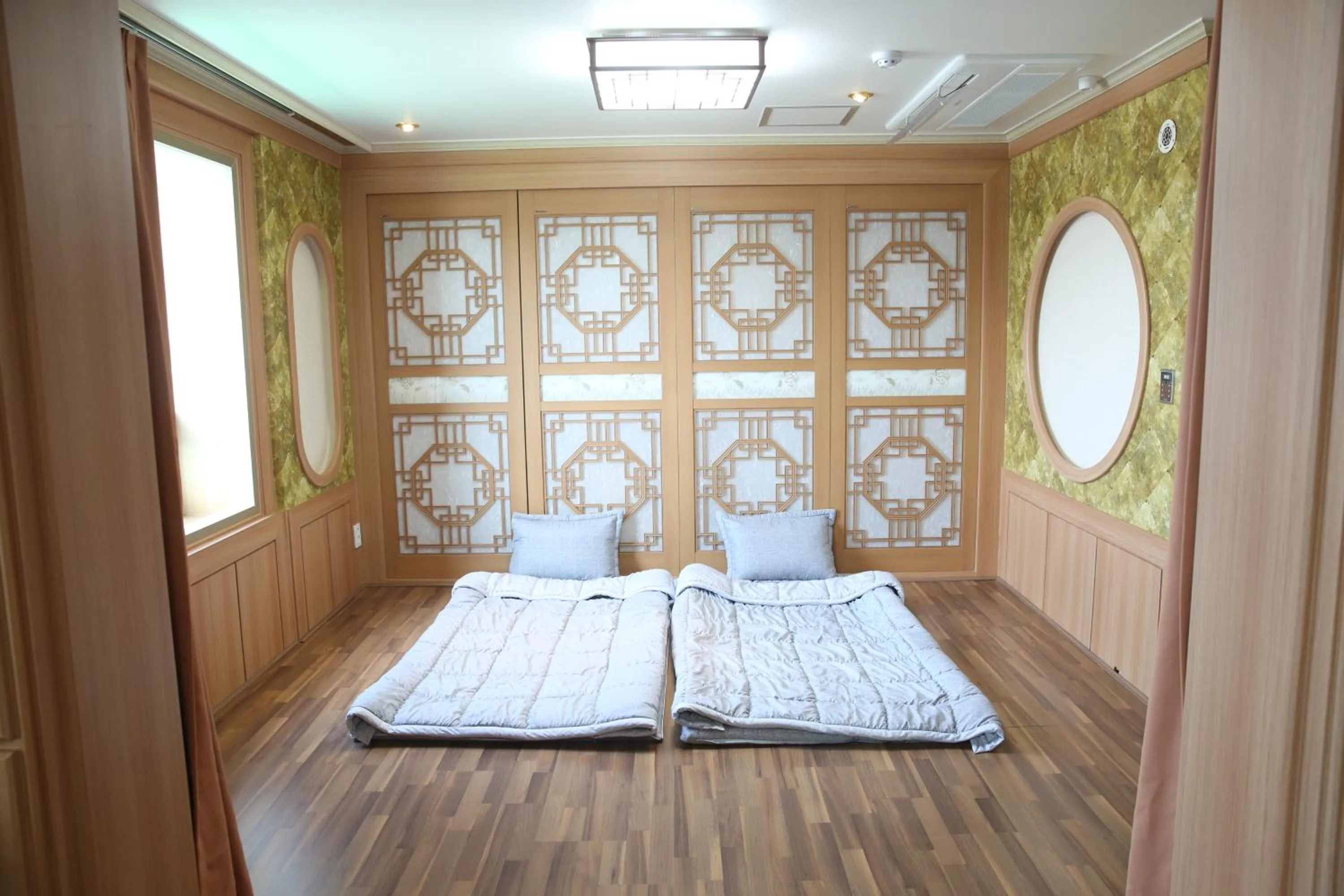 Bedroom, Bed in Uljin Grand Hotel