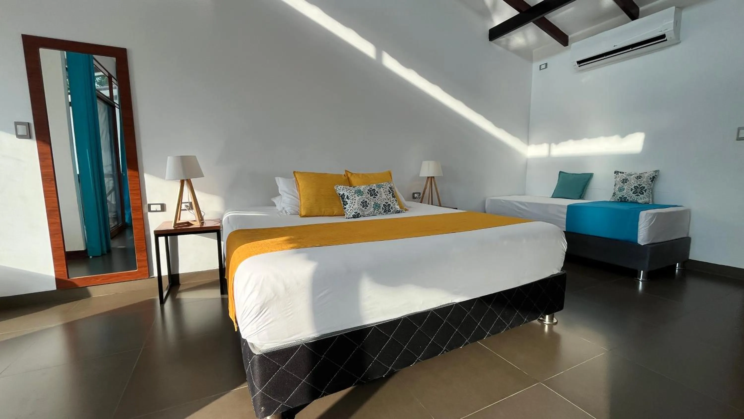 Lake view, Bed in Hacienda Don Vicente Bungalows-Tarapoto