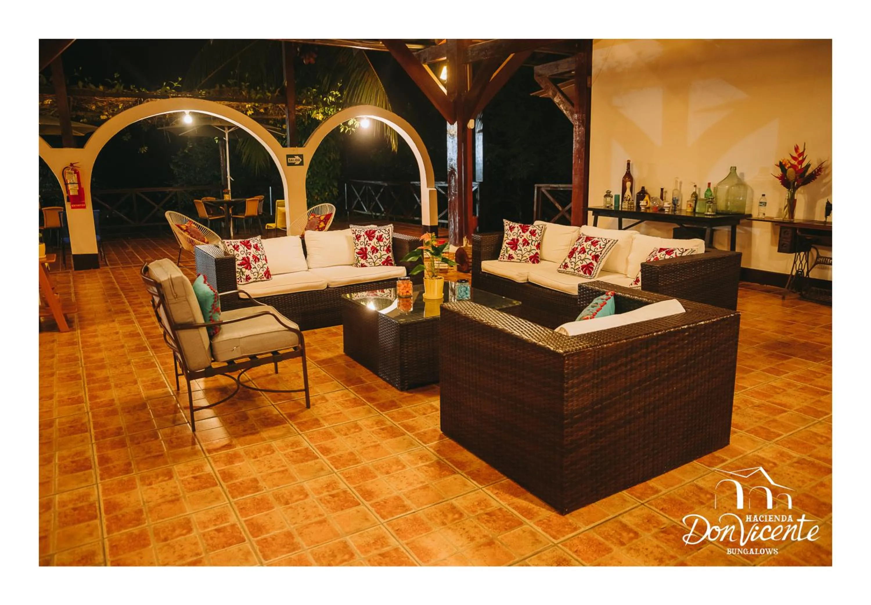 Communal lounge/ TV room in Hacienda Don Vicente Bungalows-Tarapoto