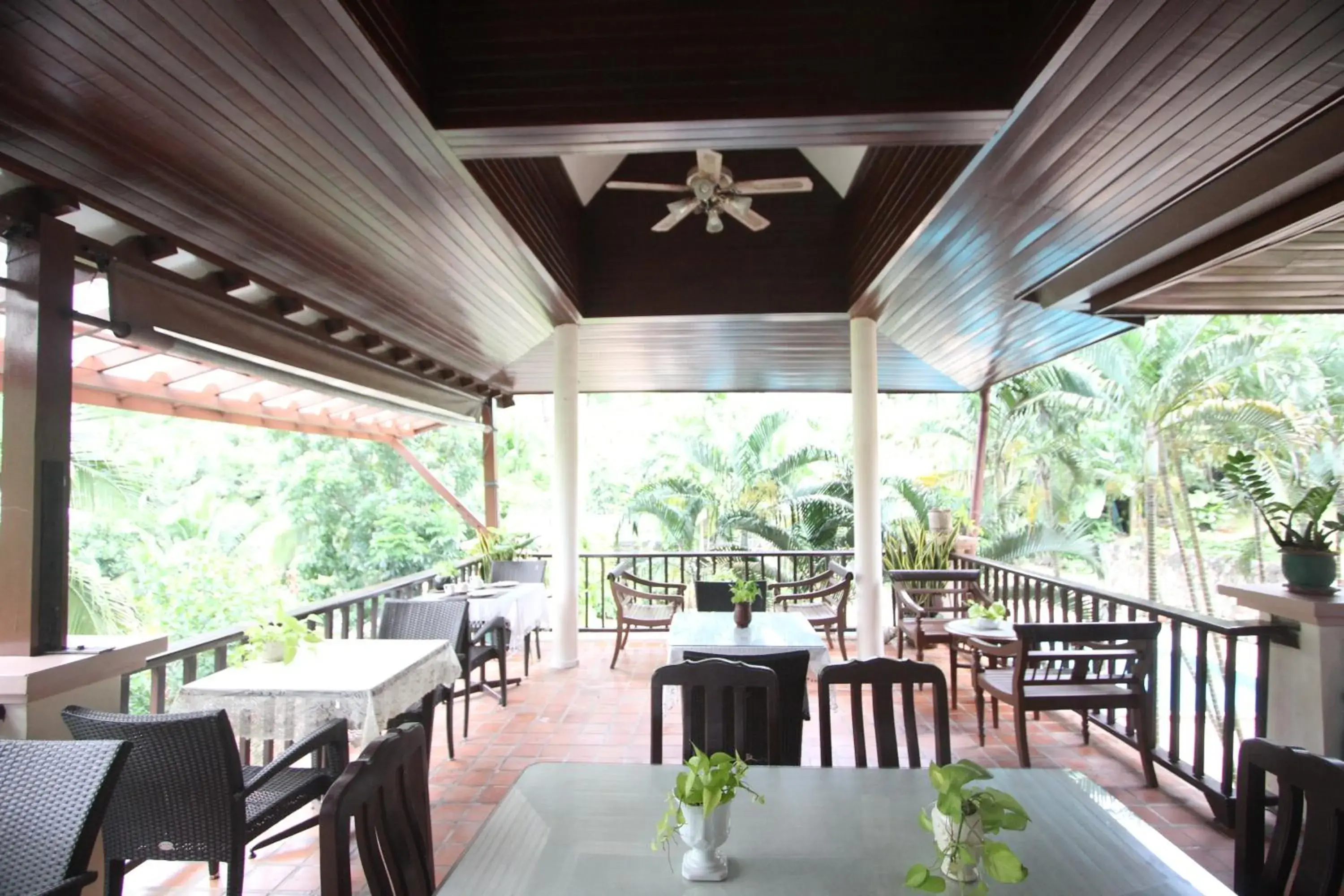 Restaurant/places to eat in Kata Interhouse Resort by Haii Collection Restaurant/places to eat in Kata Interhouse Resort by Haii Collection
