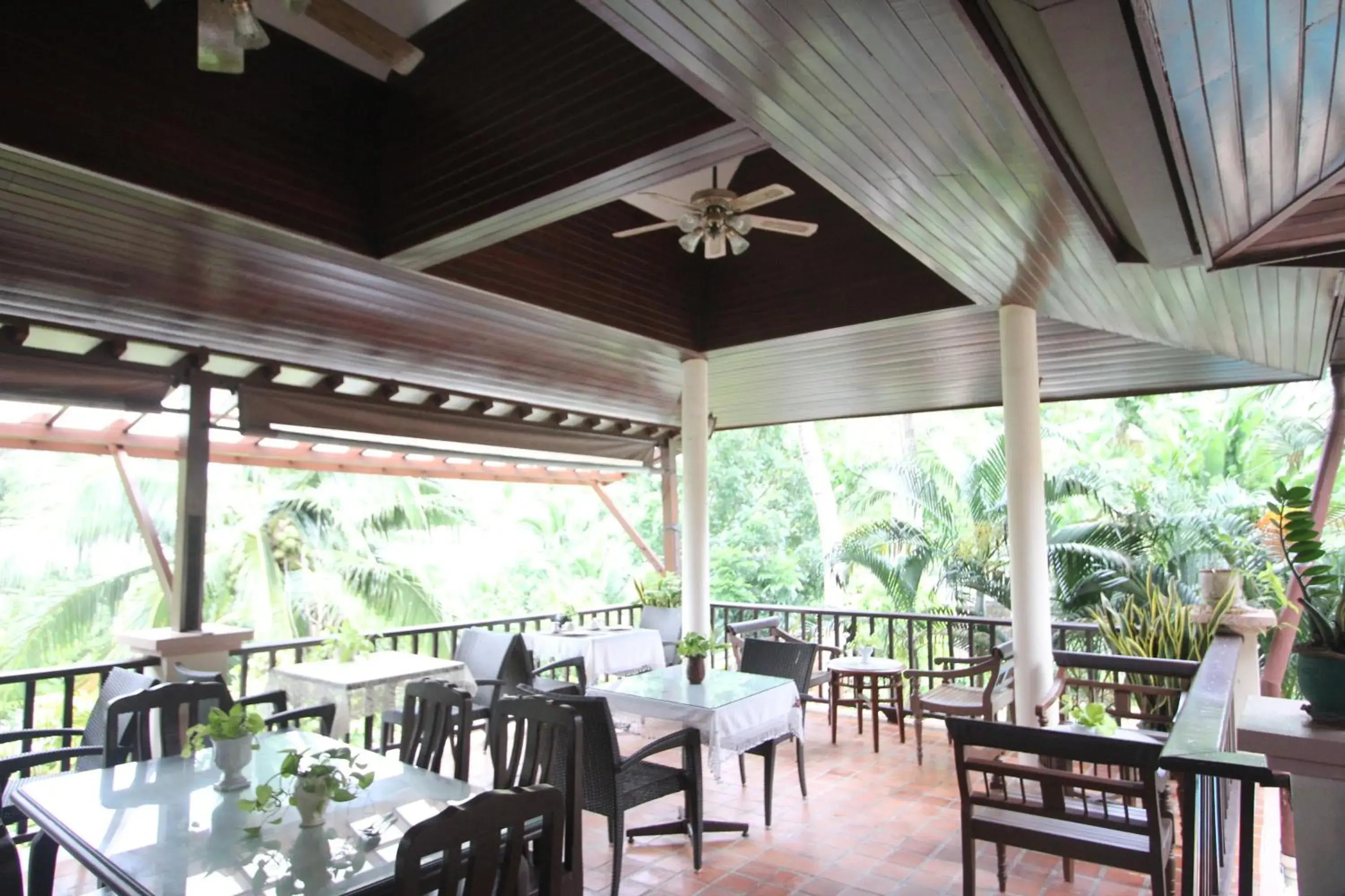 Restaurant/places to eat in Kata Interhouse Resort by Haii Collection Restaurant/places to eat in Kata Interhouse Resort by Haii Collection