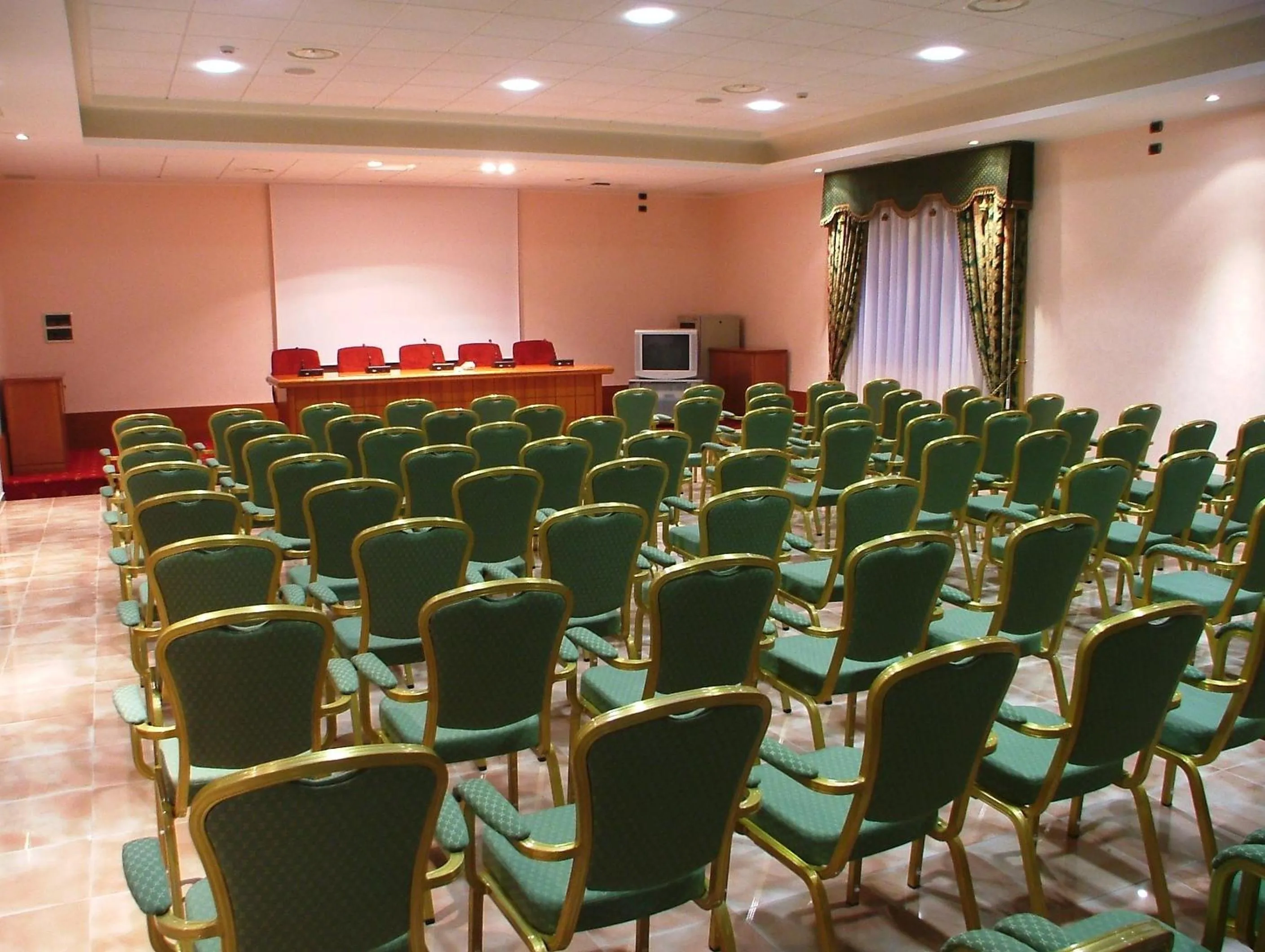 Business facilities in Hotel Centro di Spiritualità Padre Pio