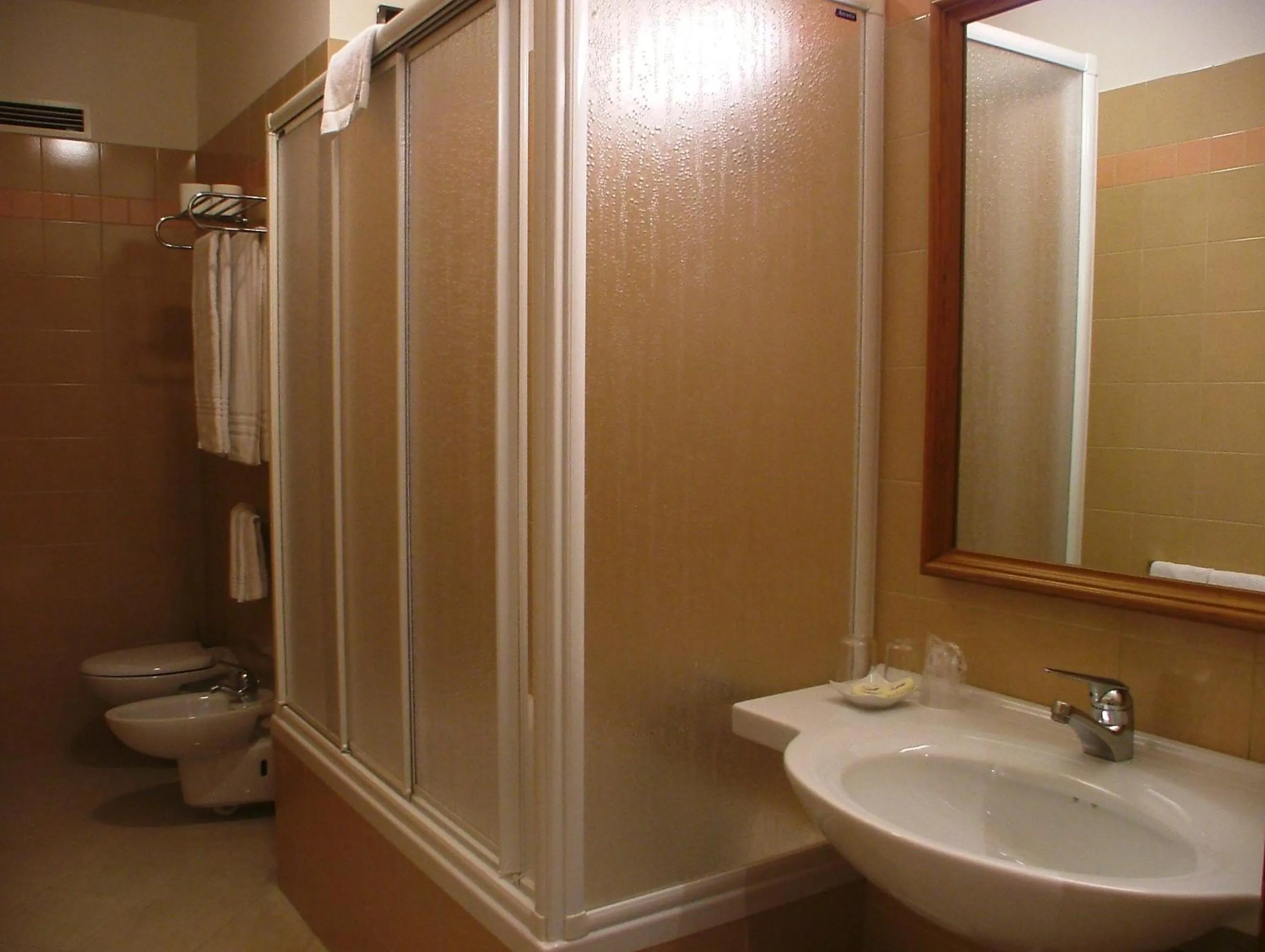 Shower in Hotel Centro di Spiritualità Padre Pio