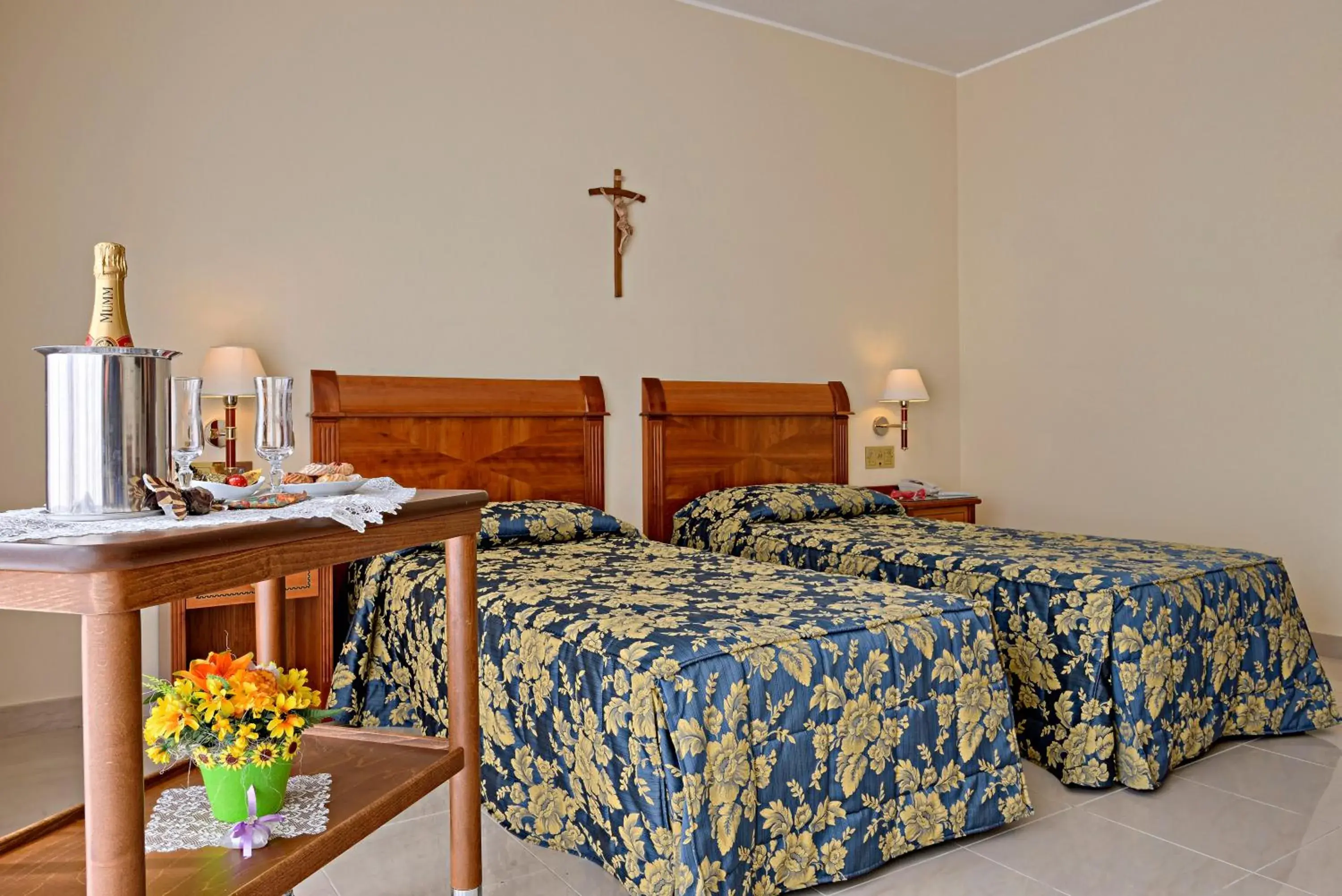 Twin Room in Hotel Centro di Spiritualità Padre Pio Twin Room in Hotel Centro di Spiritualità Padre Pio