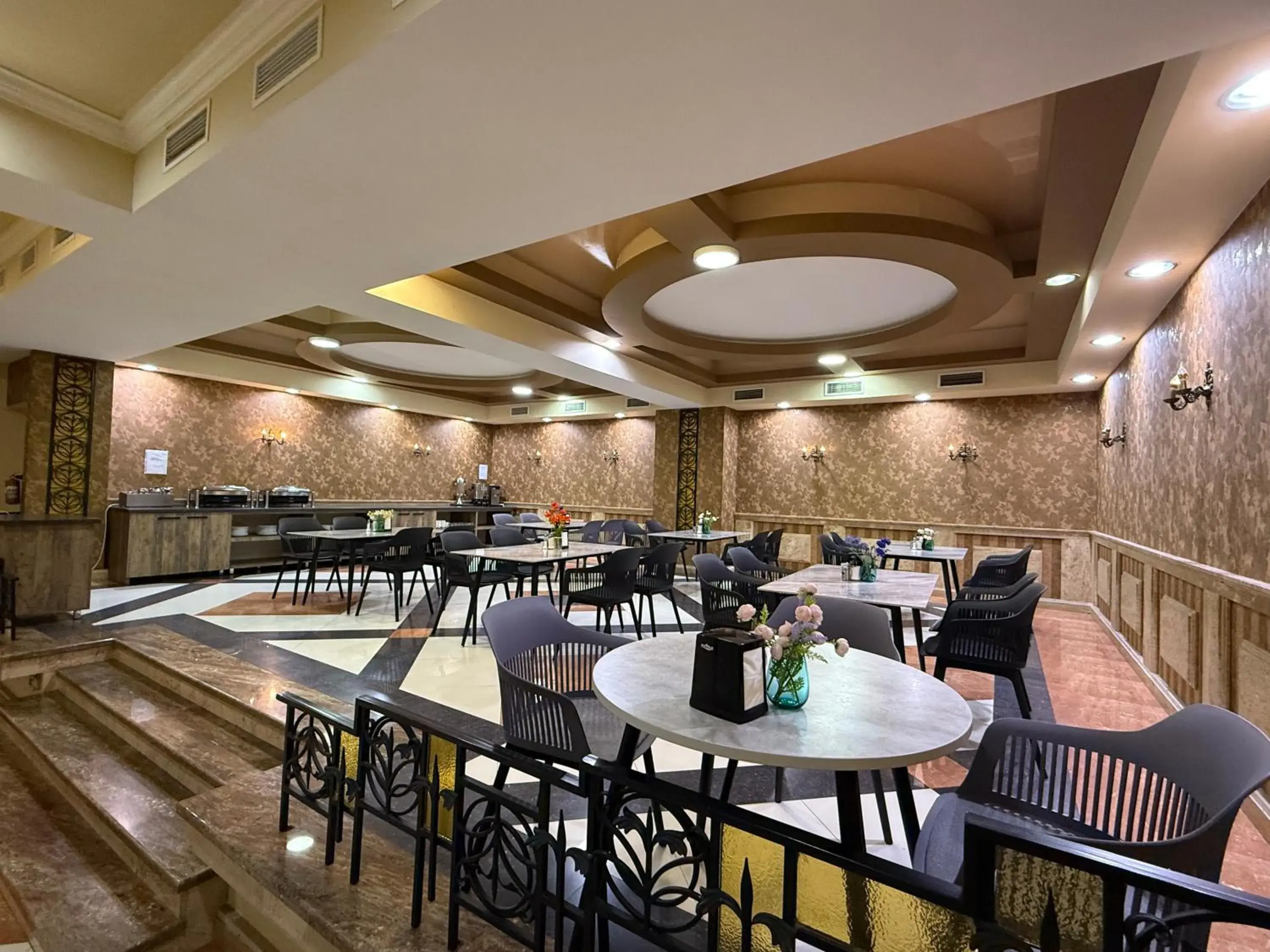 Restaurant/places to eat in Yerevan Deluxe Hotel Restaurant/places to eat in Yerevan Deluxe Hotel
