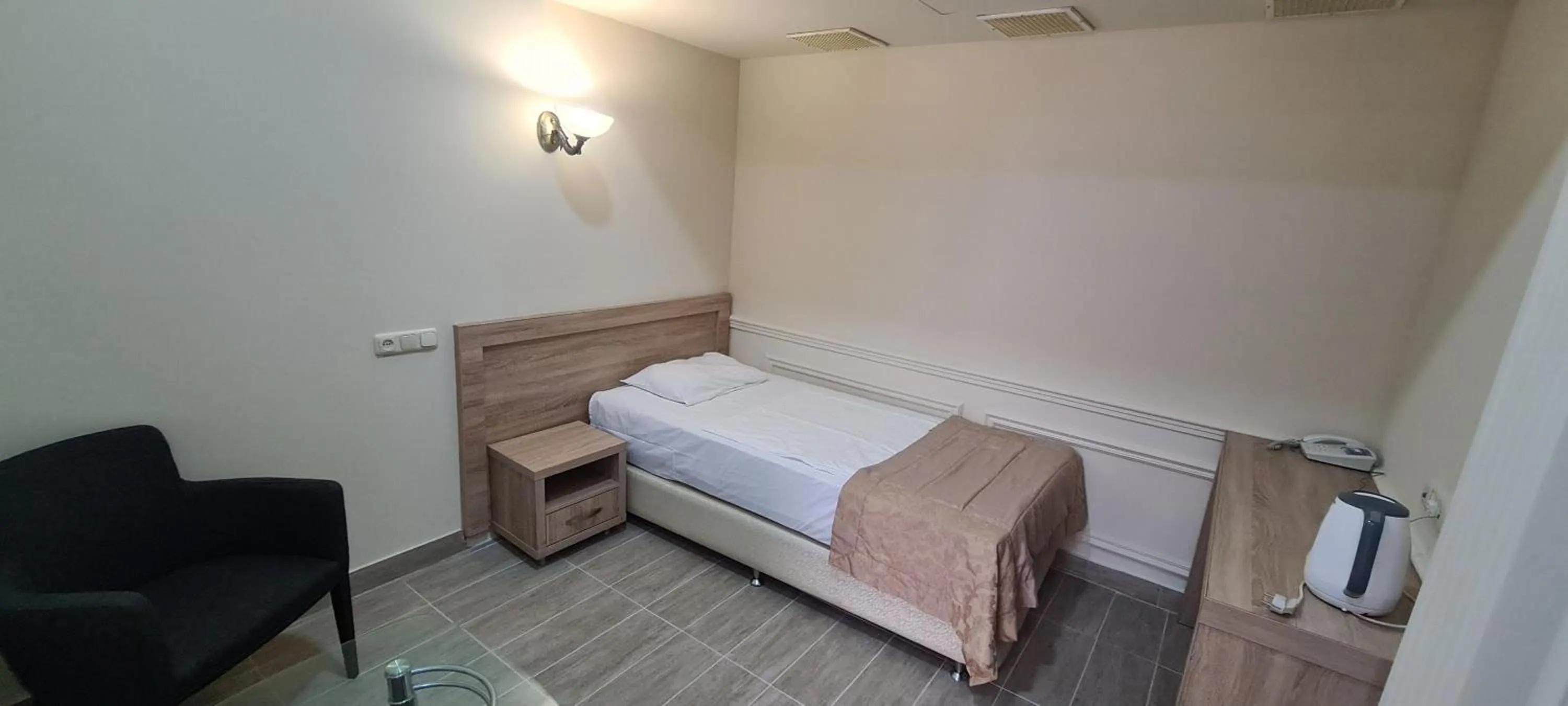 Bedroom, Bed in Yerevan Deluxe Hotel