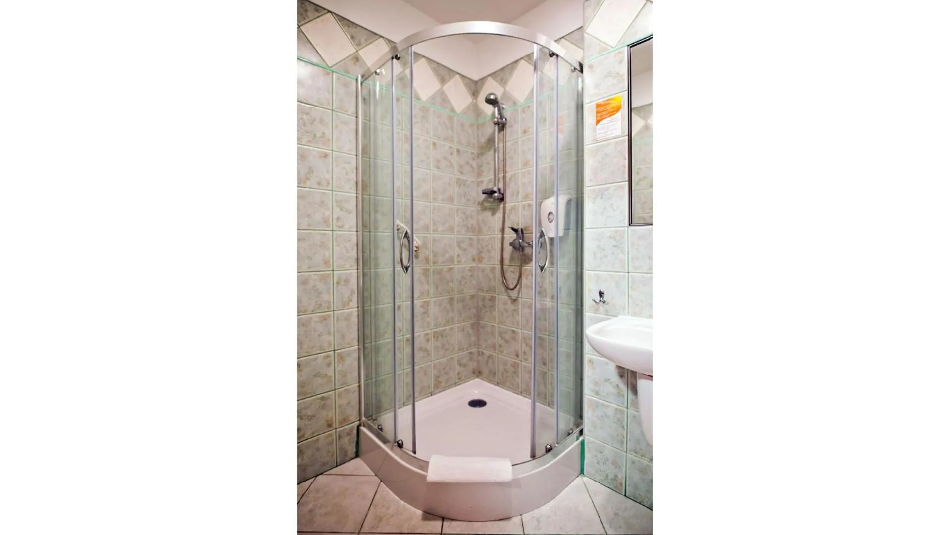 Shower in Hotel Kama Park