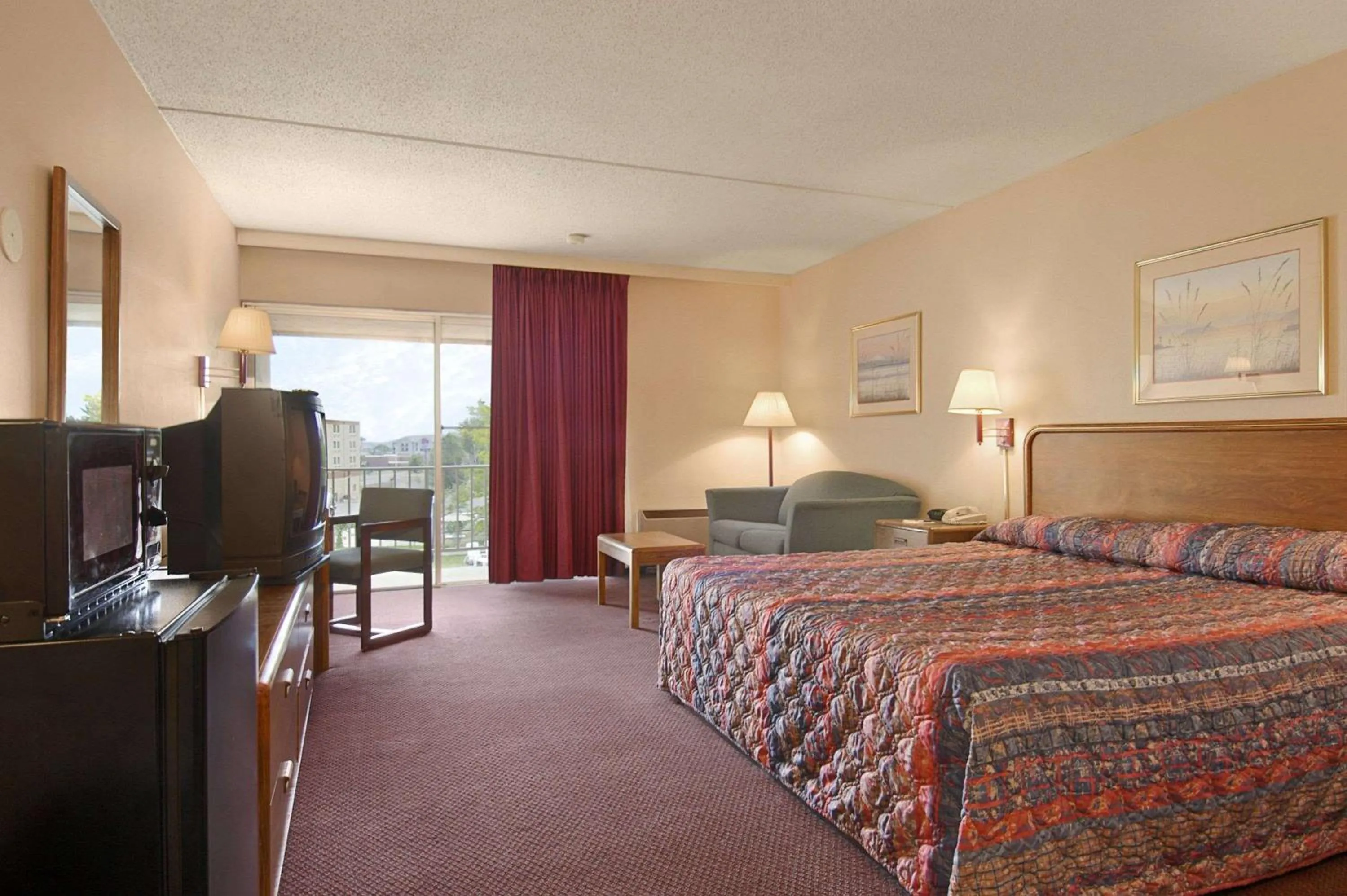 Photo of the whole room, Bed in Days Inn by Wyndham Colorado Springs/Garden of the Gods