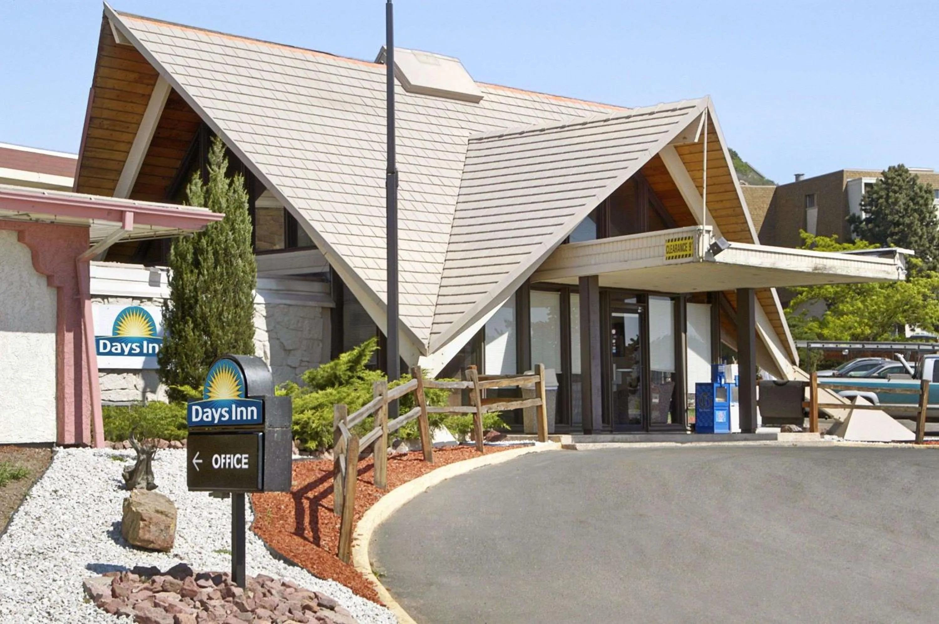 Property building in Days Inn by Wyndham Colorado Springs/Garden of the Gods