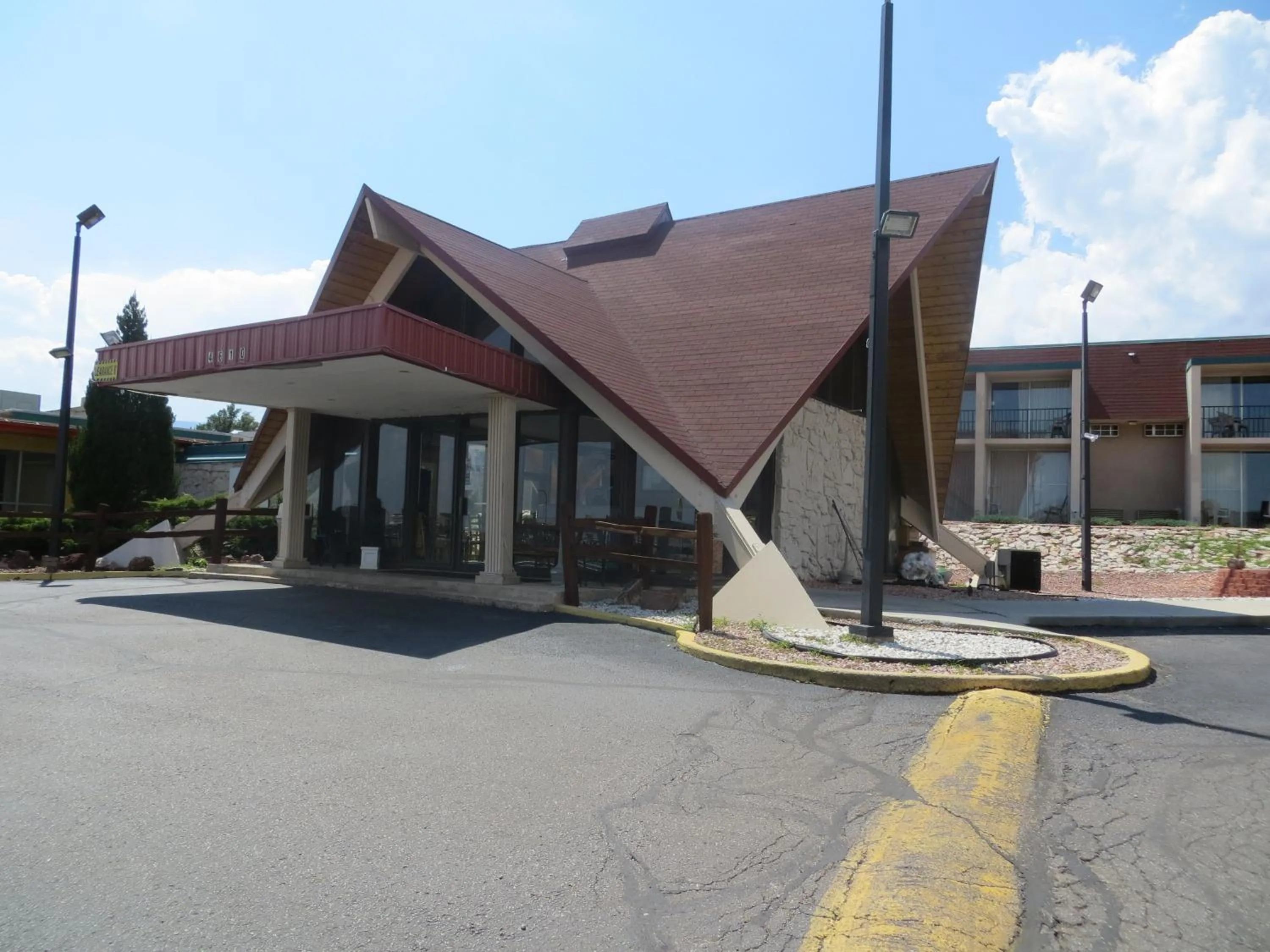 Facade/entrance in Days Inn by Wyndham Colorado Springs/Garden of the Gods