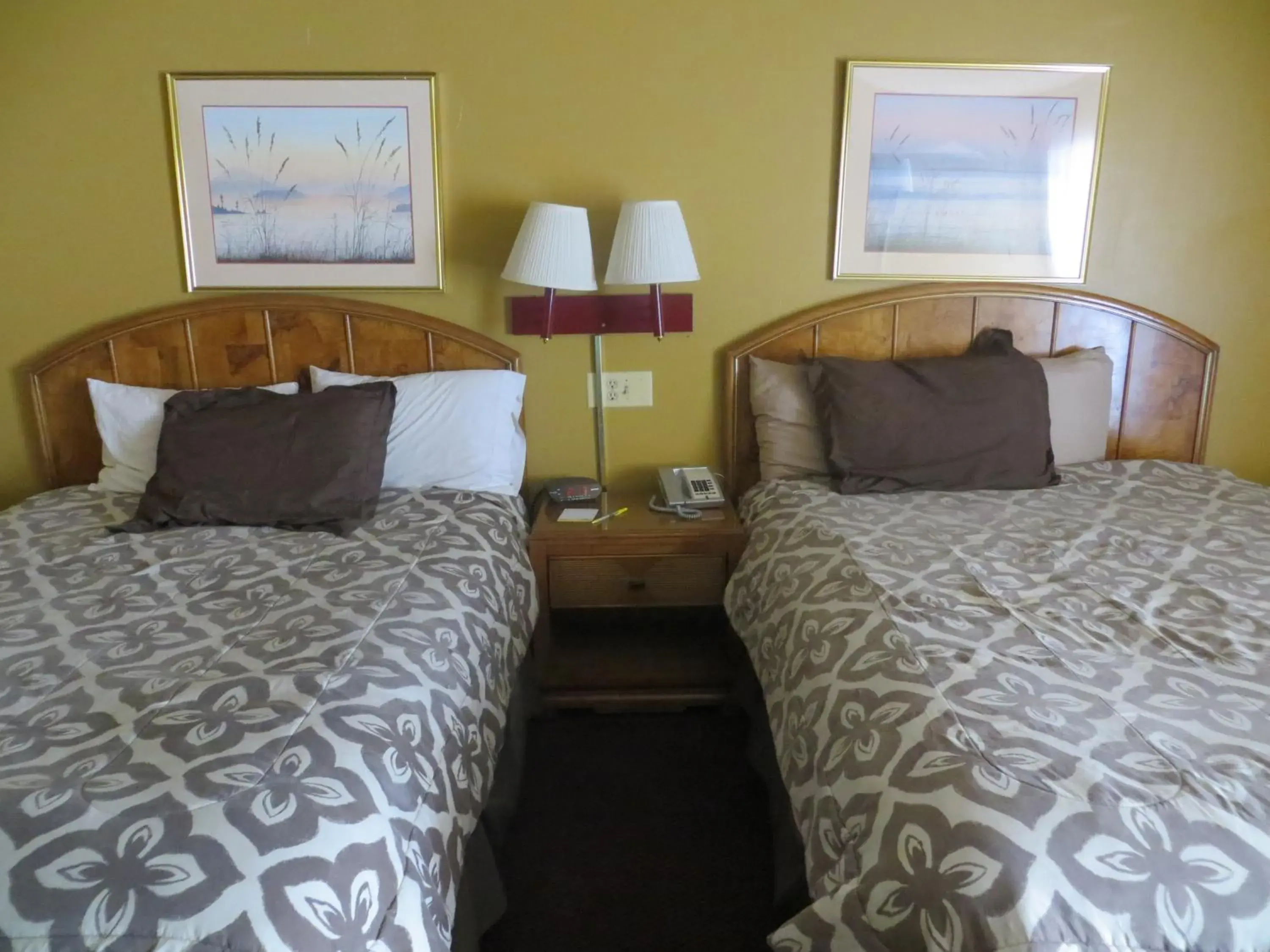 Queen Room with Two Queen Beds - Disability Access/Smoking in Days Inn by Wyndham Colorado Springs/Garden of the Gods Queen Room with Two Queen Beds - Disability Access/Smoking in Days Inn by Wyndham Colorado Springs/Garden of the Gods
