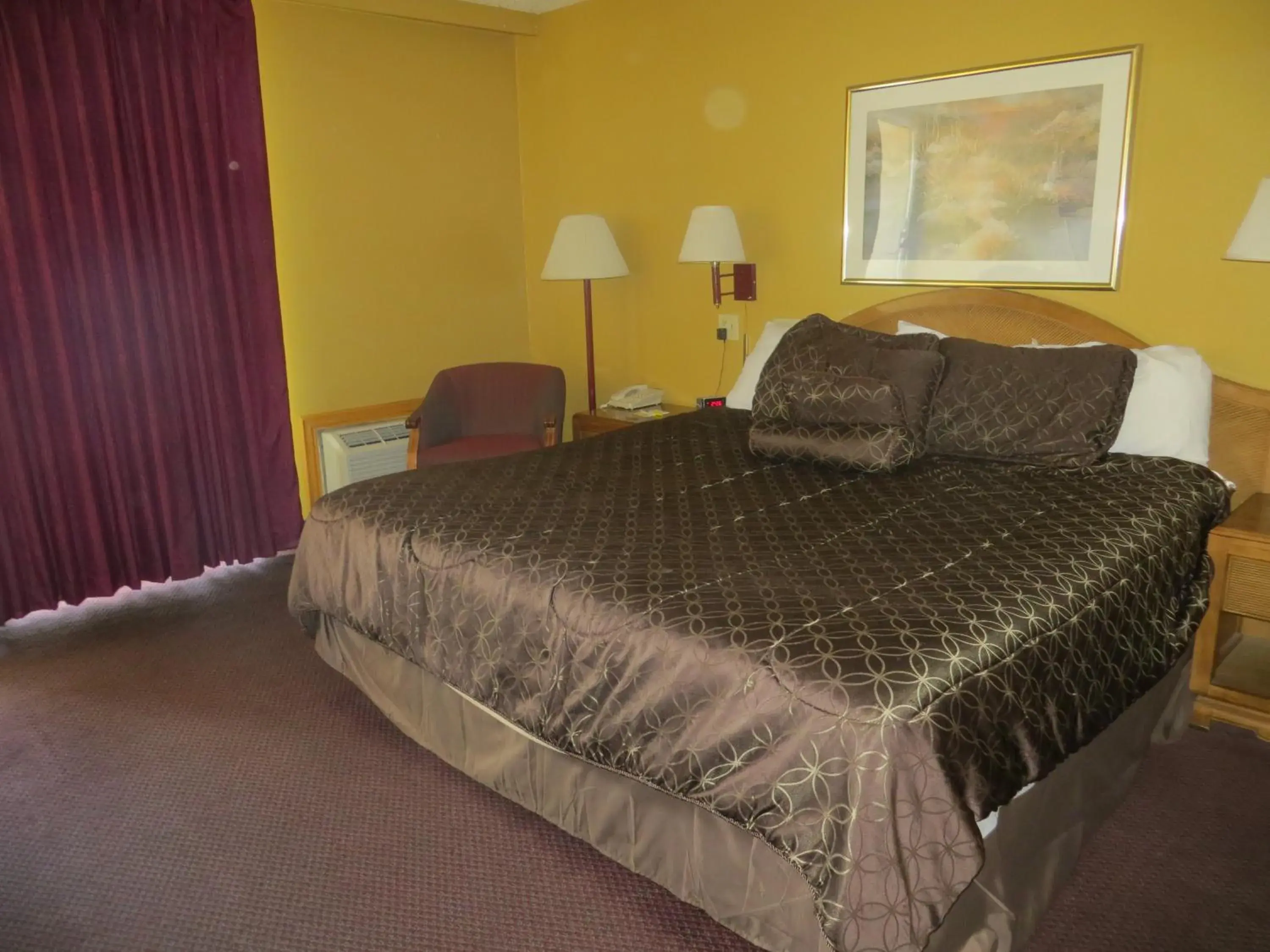 King Suite - Non-Smoking in Days Inn by Wyndham Colorado Springs/Garden of the Gods King Suite - Non-Smoking in Days Inn by Wyndham Colorado Springs/Garden of the Gods