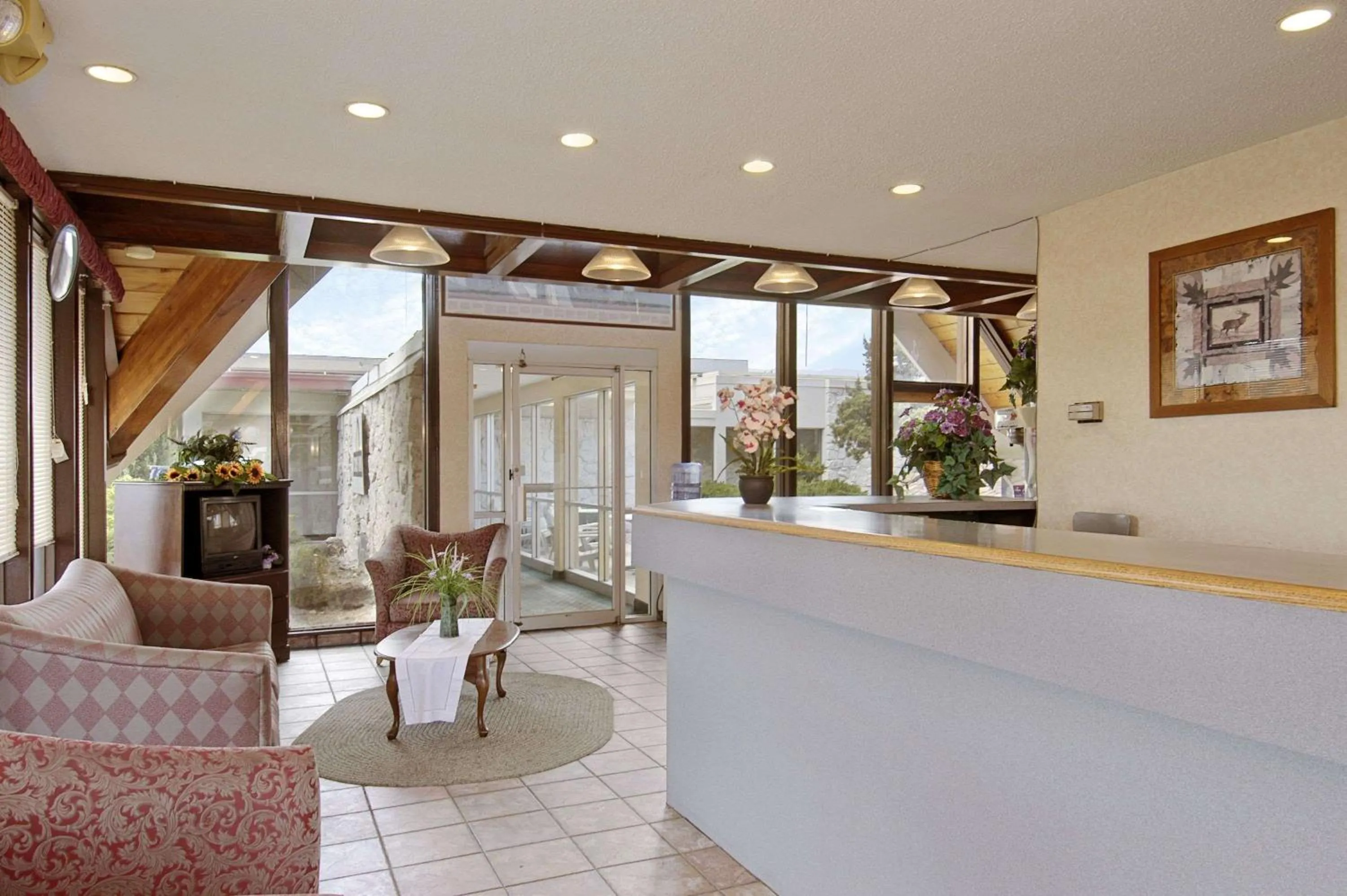 Lobby or reception in Days Inn by Wyndham Colorado Springs/Garden of the Gods