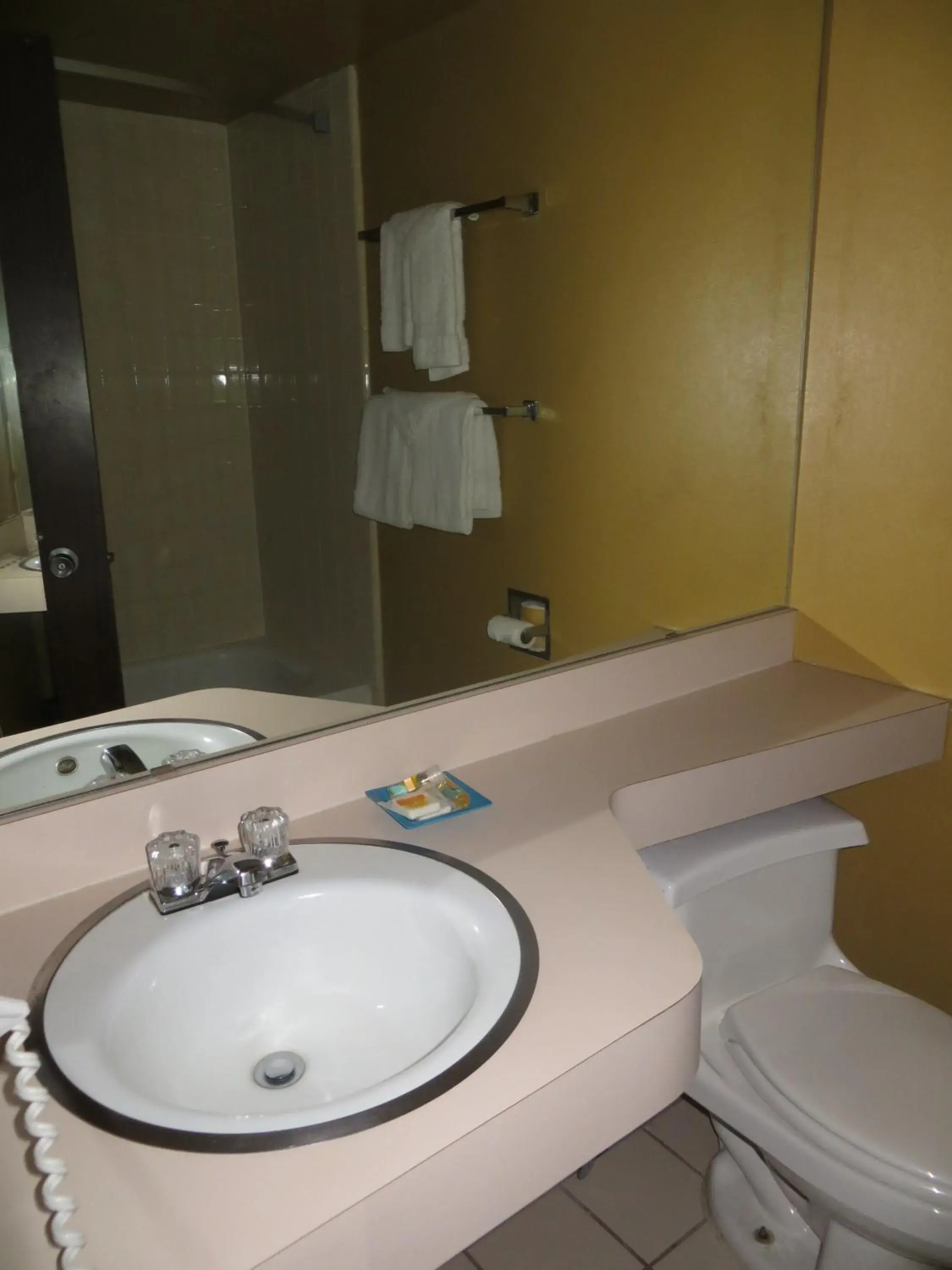 Queen Room with Two Queen Beds - Non-Smoking in Days Inn by Wyndham Colorado Springs/Garden of the Gods Queen Room with Two Queen Beds - Non-Smoking in Days Inn by Wyndham Colorado Springs/Garden of the Gods