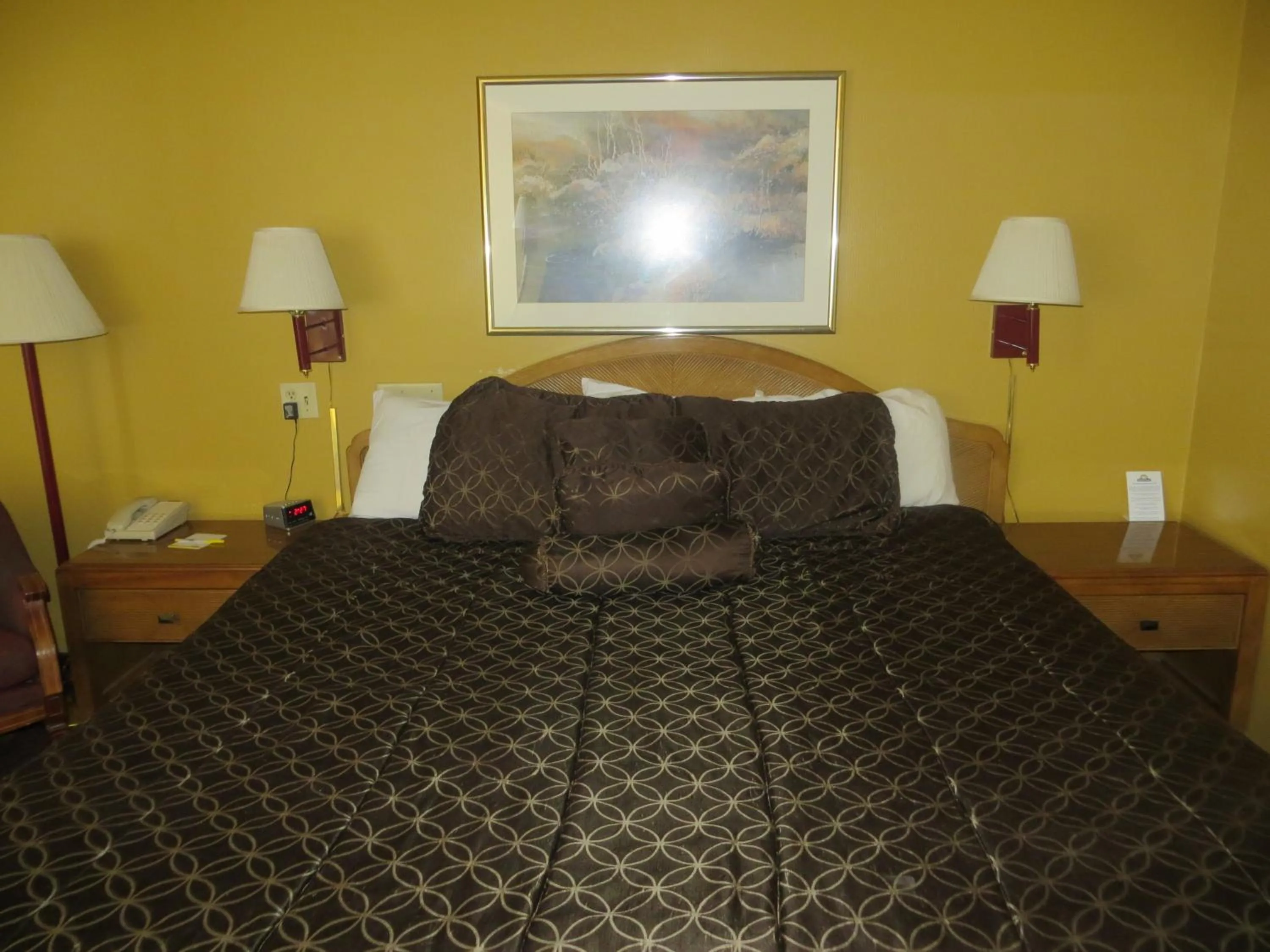 Bed in Days Inn by Wyndham Colorado Springs/Garden of the Gods