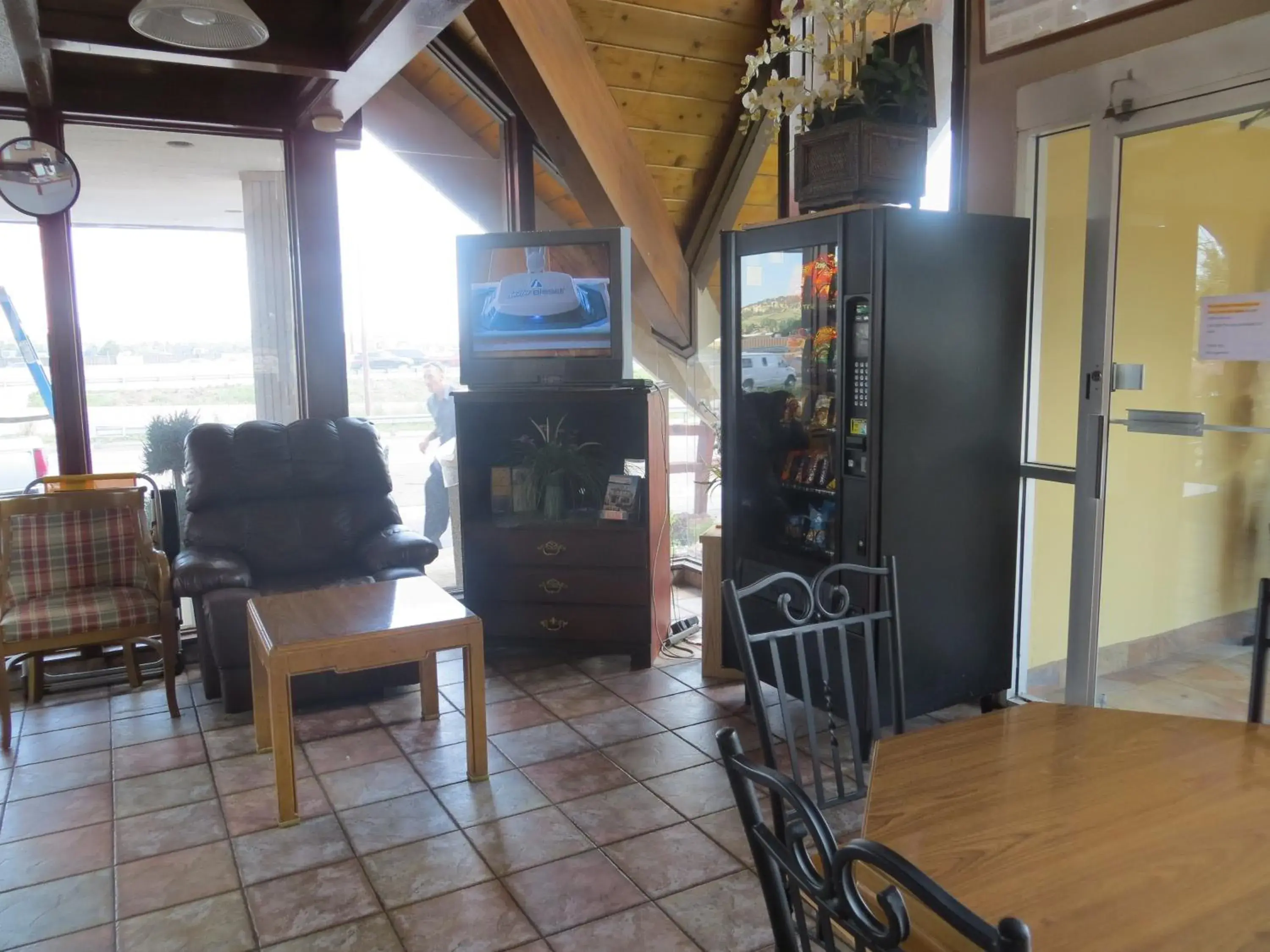 Lobby or reception in Days Inn by Wyndham Colorado Springs/Garden of the Gods Lobby or reception in Days Inn by Wyndham Colorado Springs/Garden of the Gods