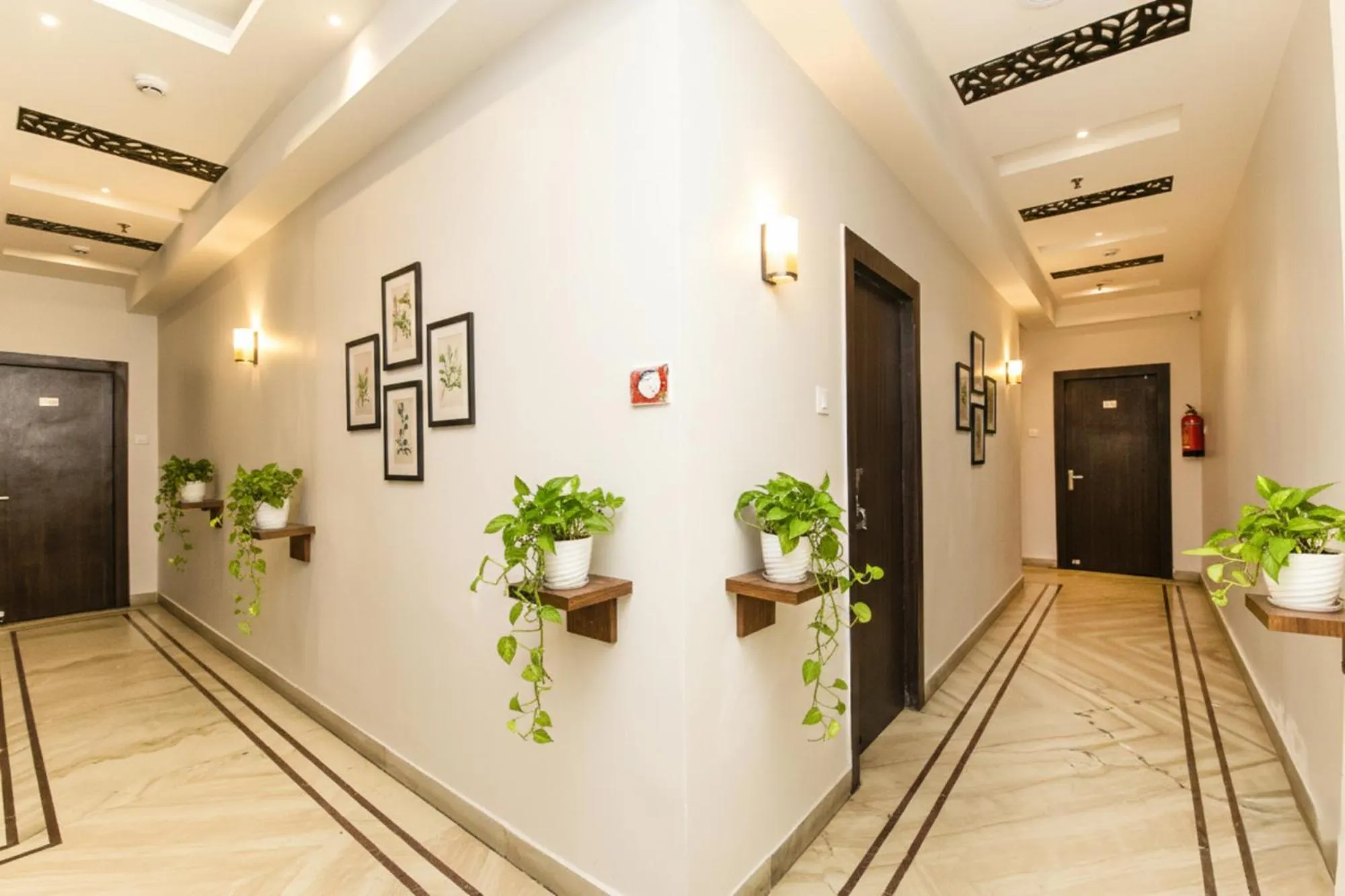 Lobby or reception in FabHotel De Sivalika - 500m from Belur Math