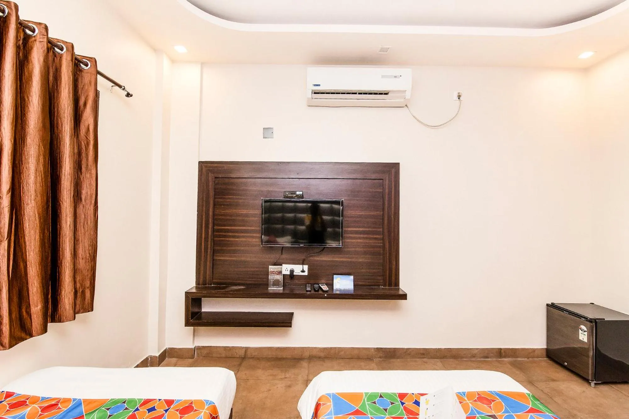 Bedroom, Bed in FabHotel De Sivalika - 500m from Belur Math