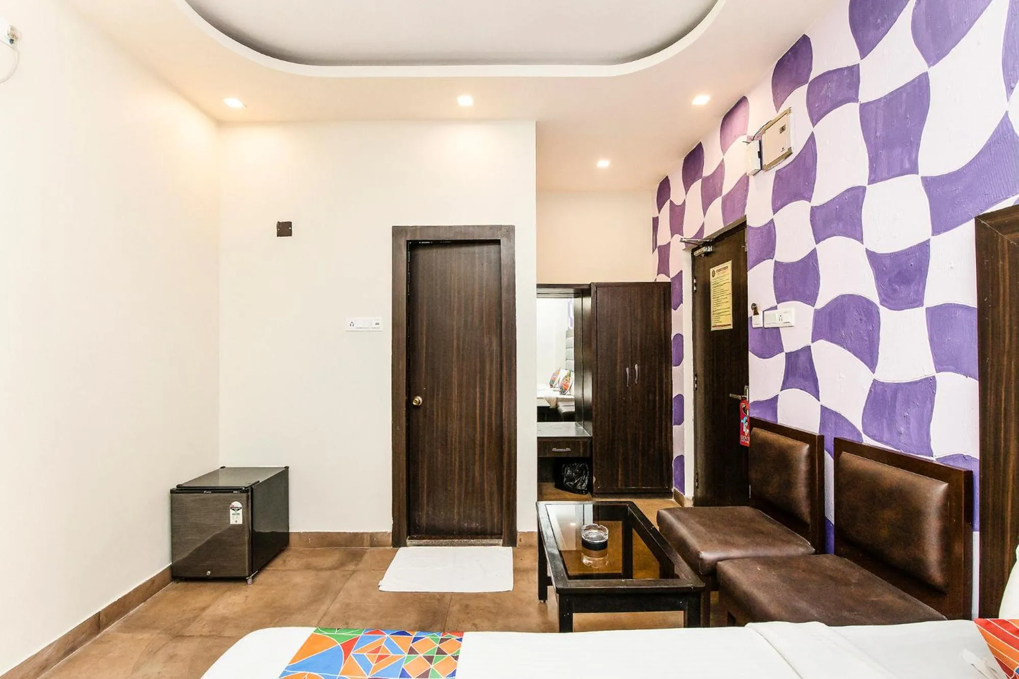 Bedroom in FabHotel De Sivalika - 500m from Belur Math