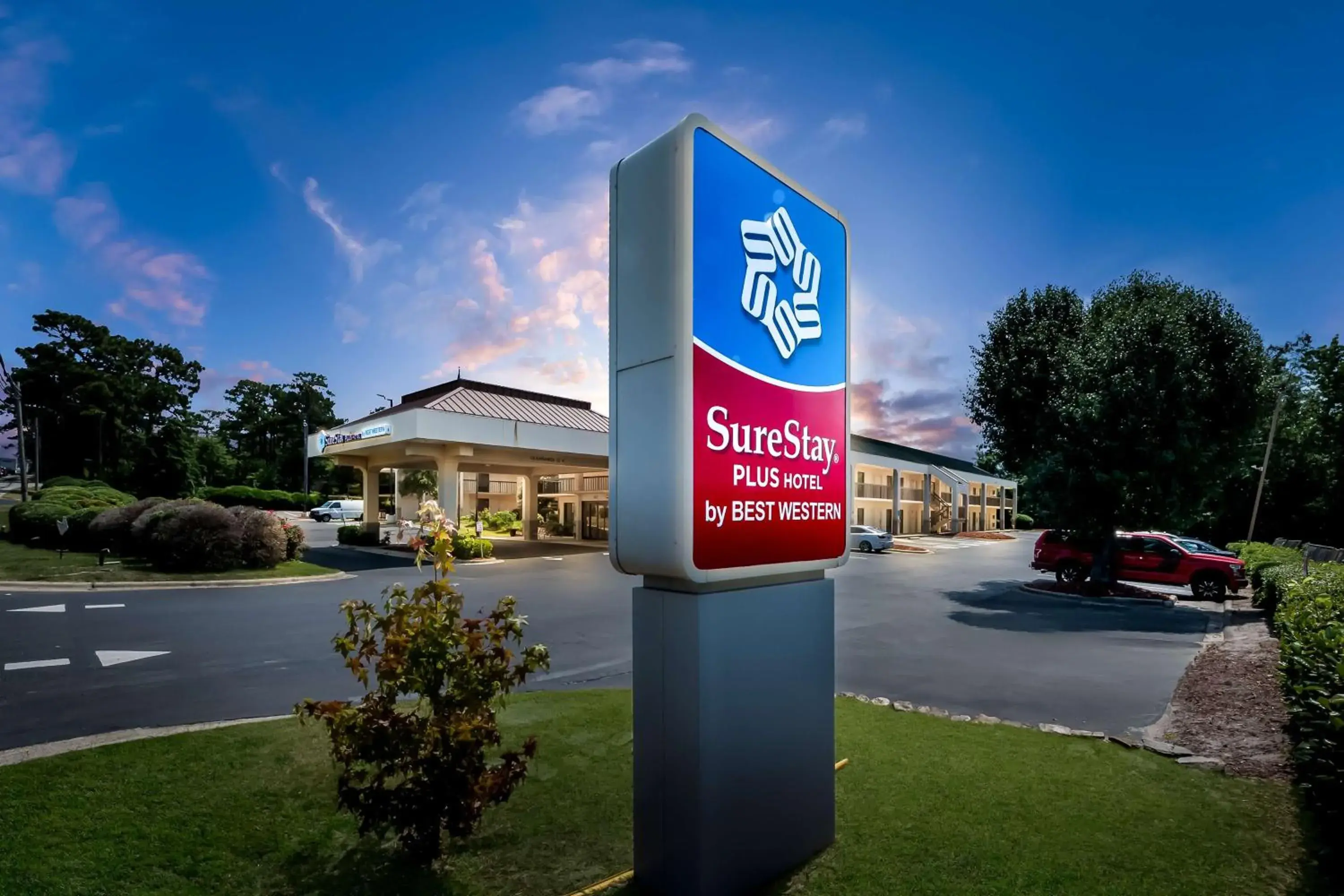 Property building in SureStay Plus Hotel by Best Western Southern Pines Pinehurst Property building in SureStay Plus Hotel by Best Western Southern Pines Pinehurst